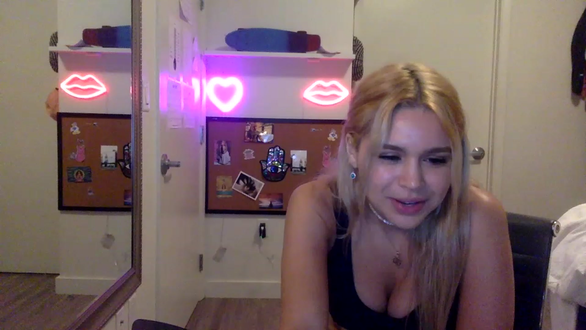 Gallery image thumbnail from sincerelypeny's myfreecams stream on, 05/08/2023, 02:05 image 8 of 20