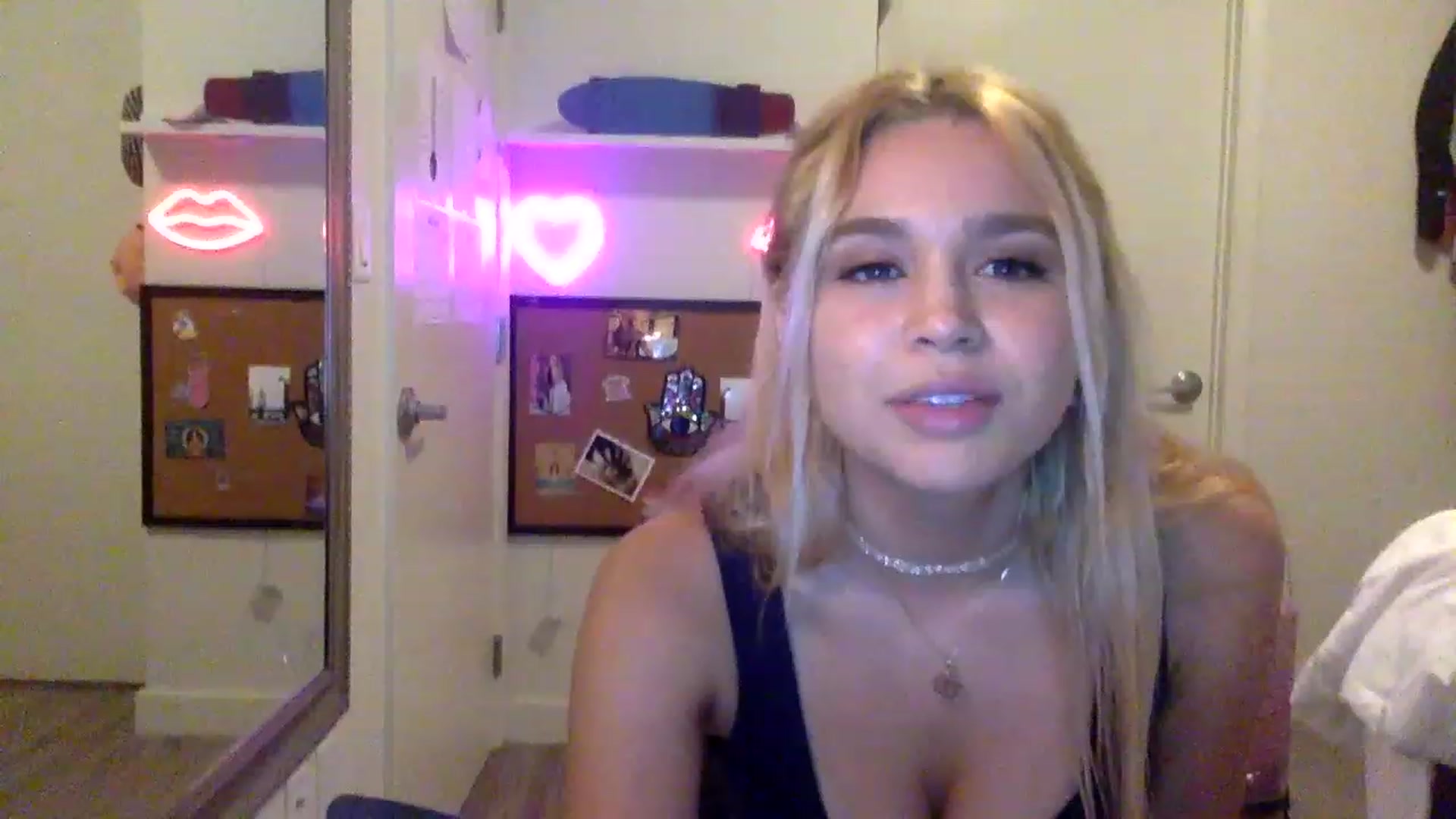 Gallery image thumbnail from sincerelypeny's myfreecams stream on, 05/08/2023, 02:05 image 1 of 20