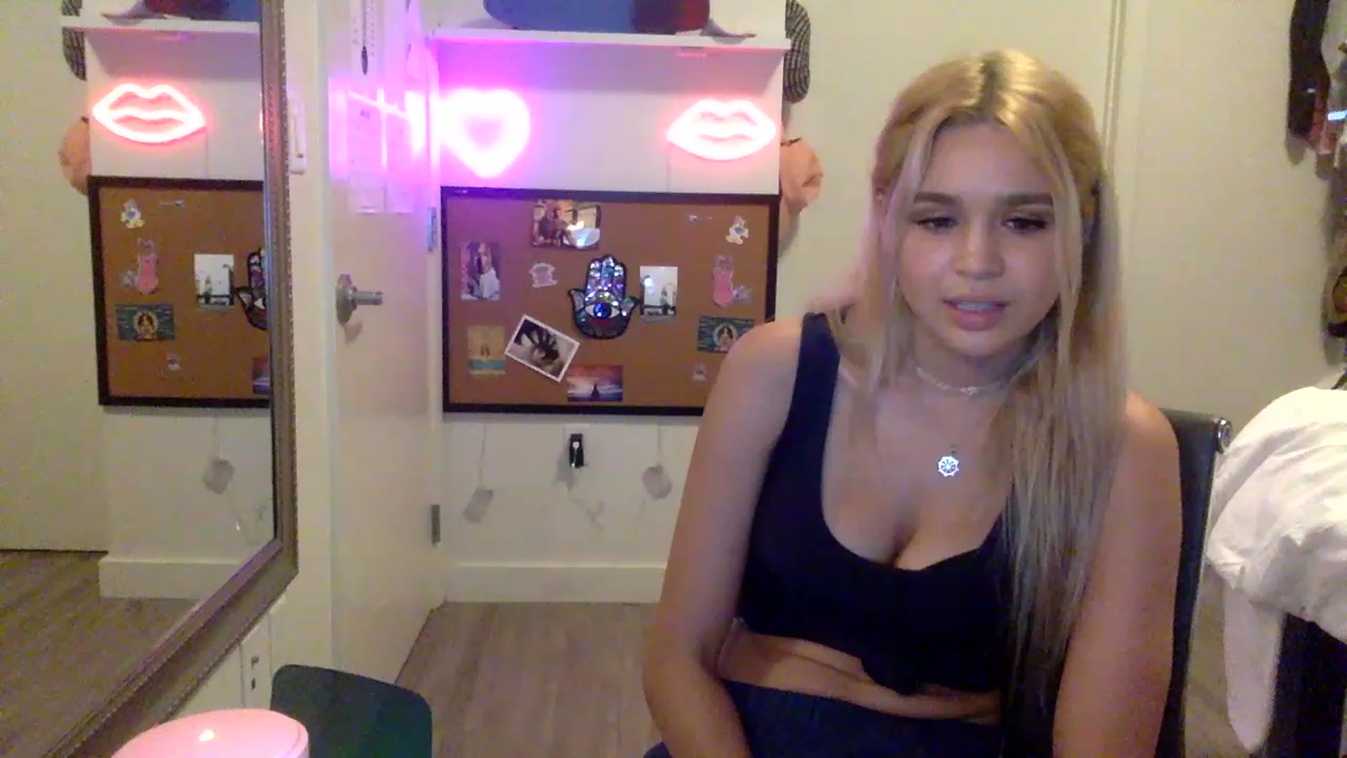 Gallery image thumbnail from sincerelypeny's myfreecams stream on, 05/08/2023, 02:05 image 11 of 20