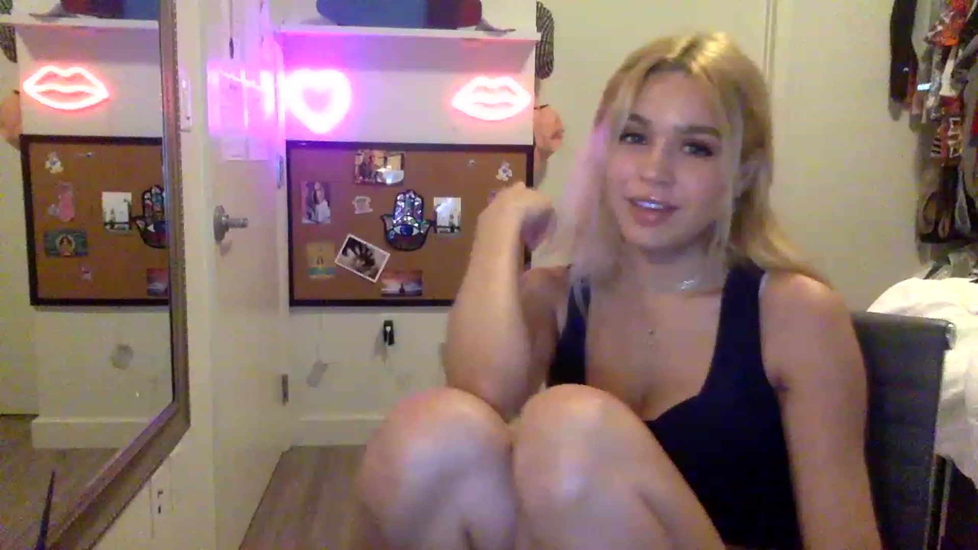 Gallery image thumbnail from sincerelypeny's myfreecams stream on, 05/08/2023, 03:05 image 12 of 20