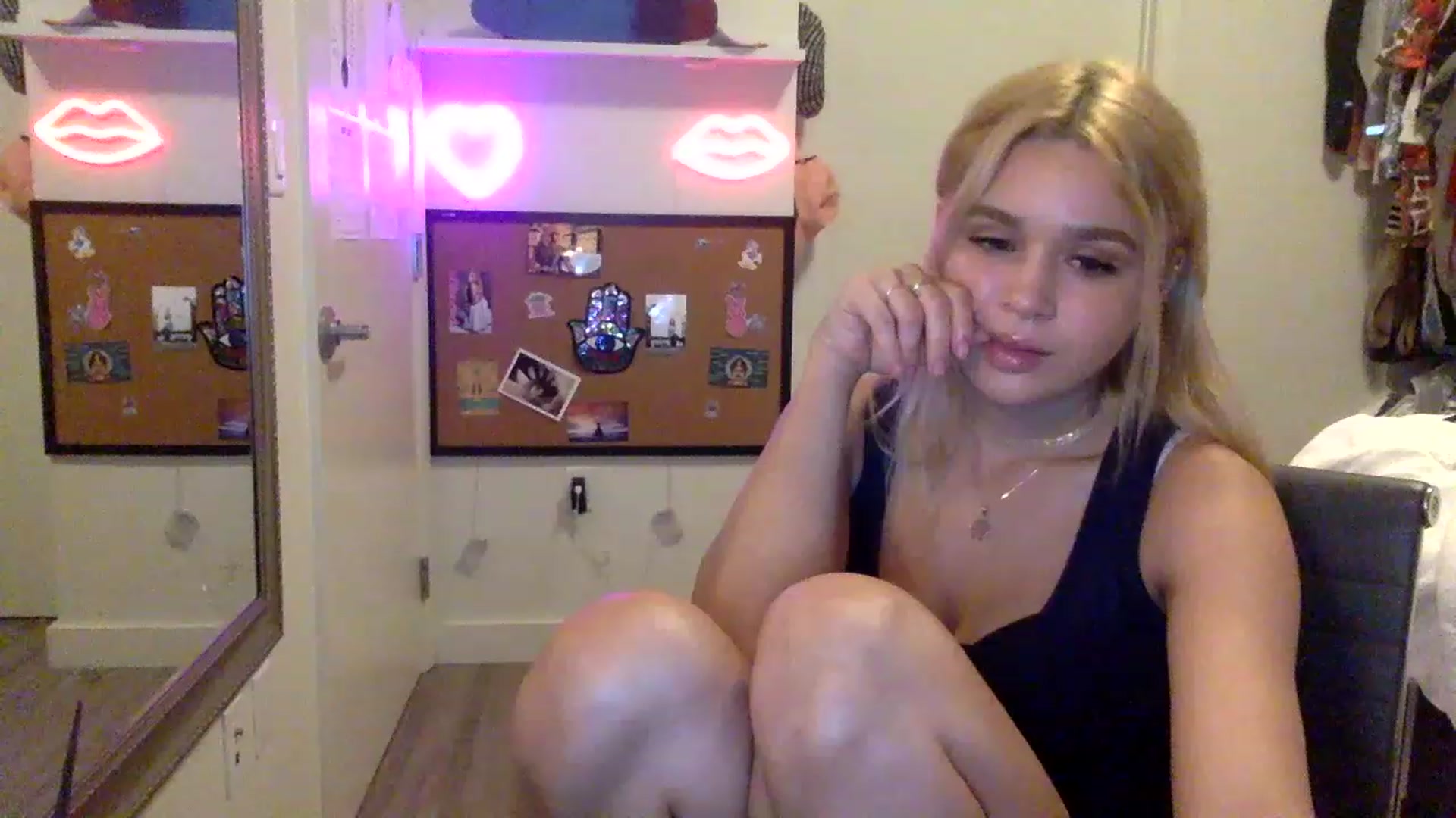 Gallery image thumbnail from sincerelypeny's myfreecams stream on, 05/08/2023, 03:05 image 18 of 20