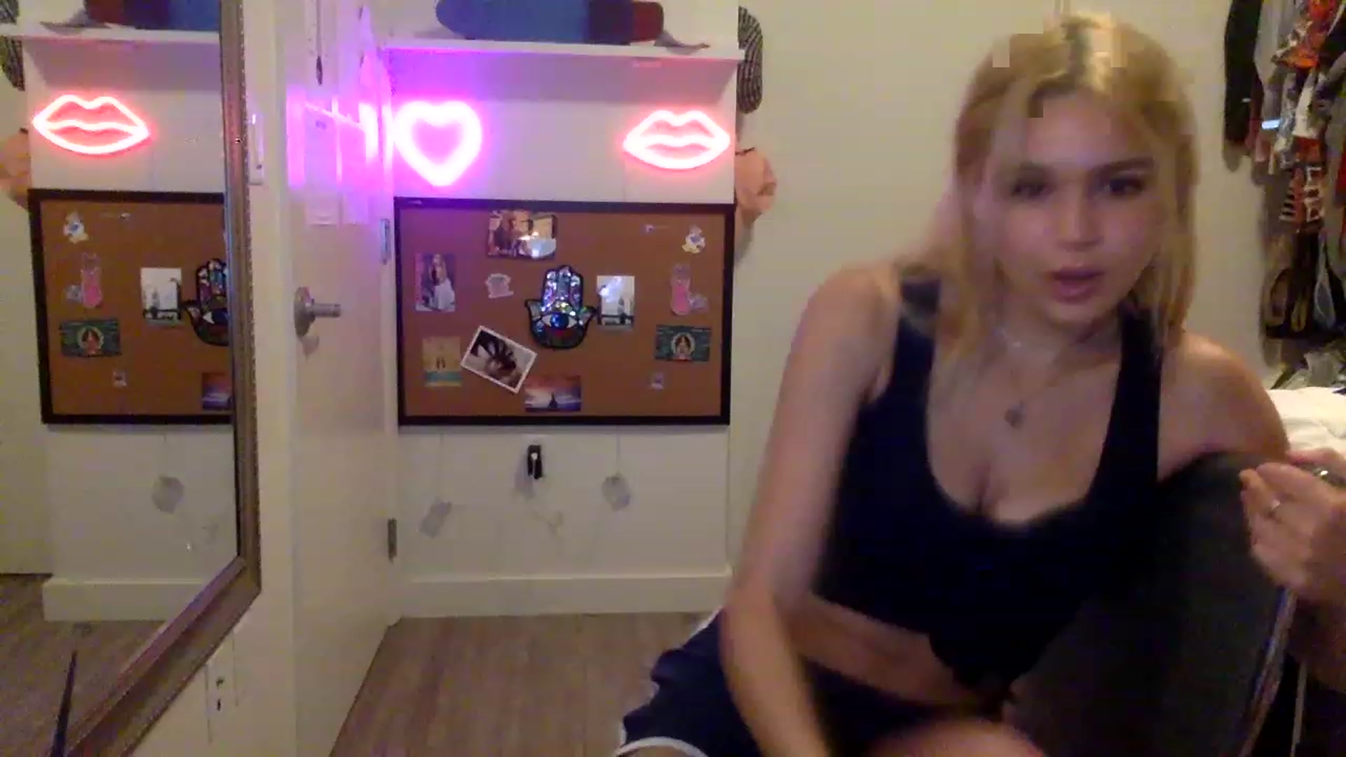 Gallery image thumbnail from sincerelypeny's myfreecams stream on, 05/08/2023, 03:05 image 3 of 20