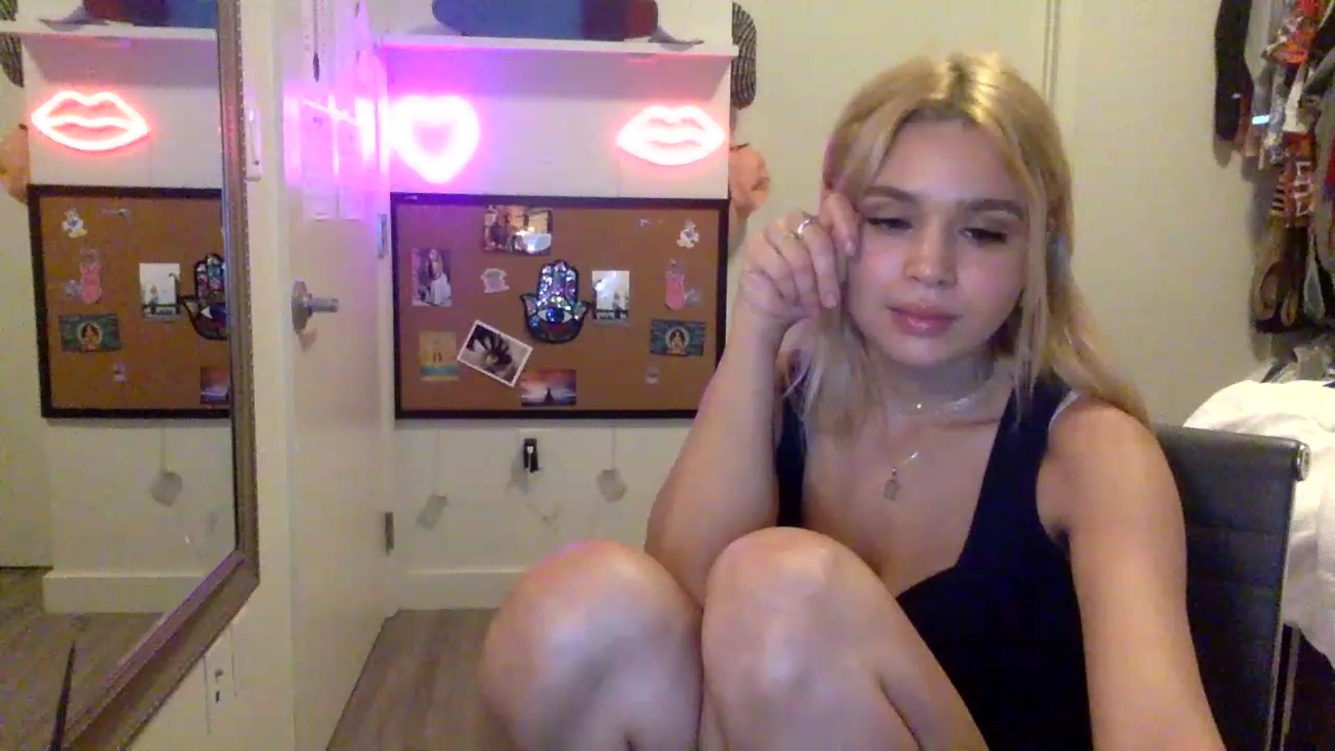 Gallery image thumbnail from sincerelypeny's myfreecams stream on, 05/08/2023, 03:05 image 15 of 20