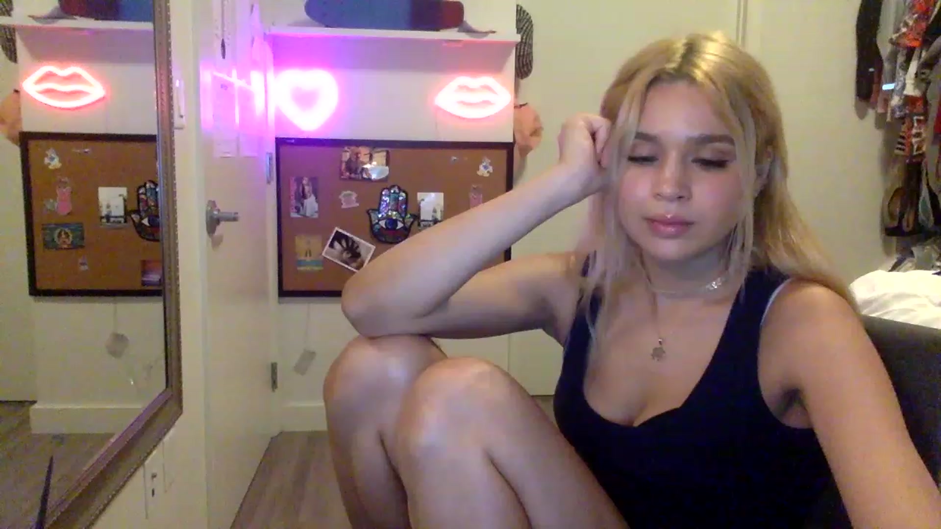Gallery image thumbnail from sincerelypeny's myfreecams stream on, 05/08/2023, 03:05 image 9 of 20