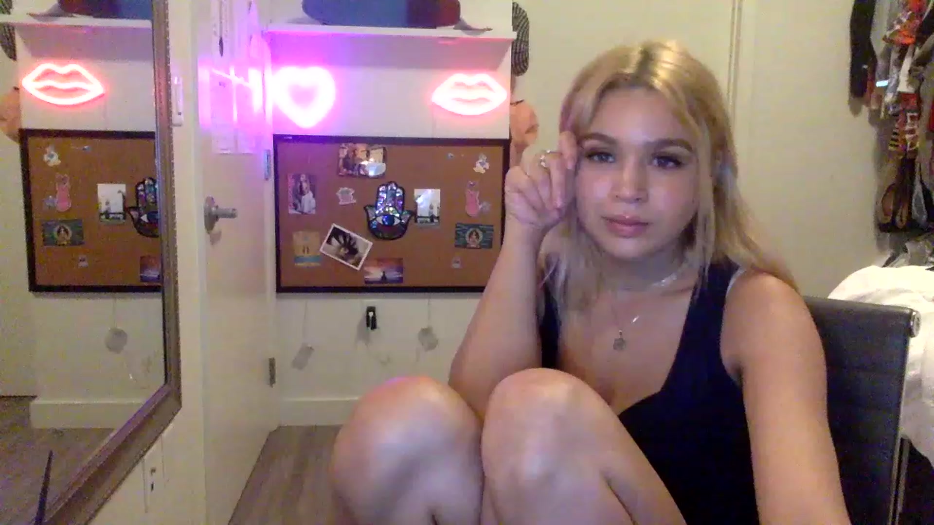 Gallery image thumbnail from sincerelypeny's myfreecams stream on, 05/08/2023, 03:05 image 16 of 20