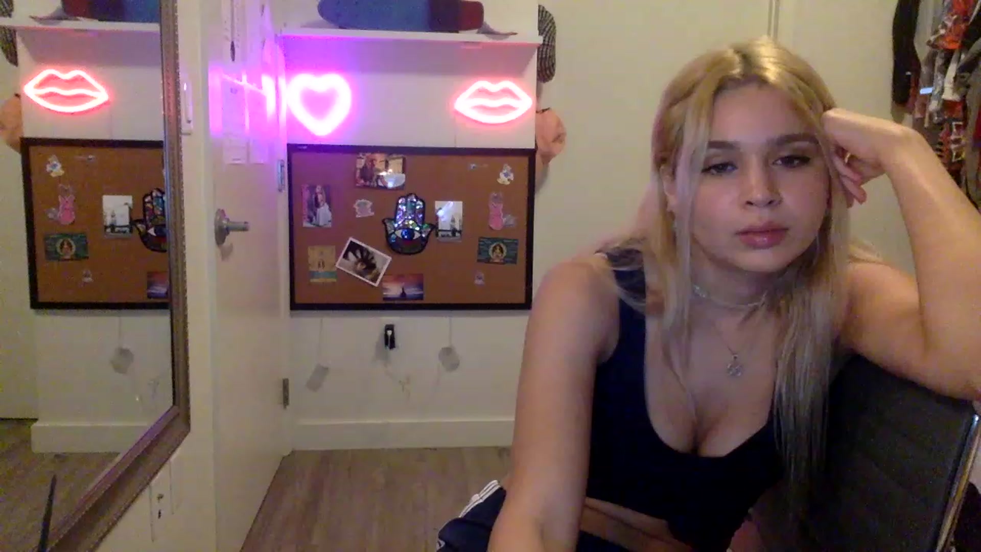 Gallery image thumbnail from sincerelypeny's myfreecams stream on, 05/08/2023, 03:05 image 2 of 20