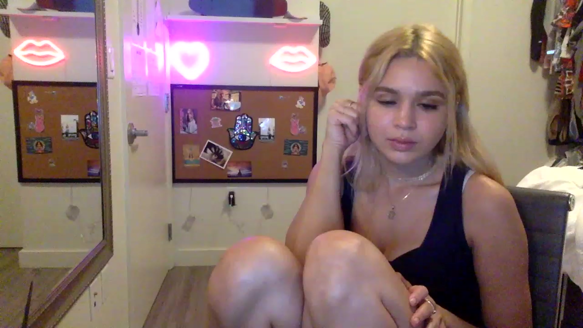 Gallery image thumbnail from sincerelypeny's myfreecams stream on, 05/08/2023, 03:05 image 17 of 20