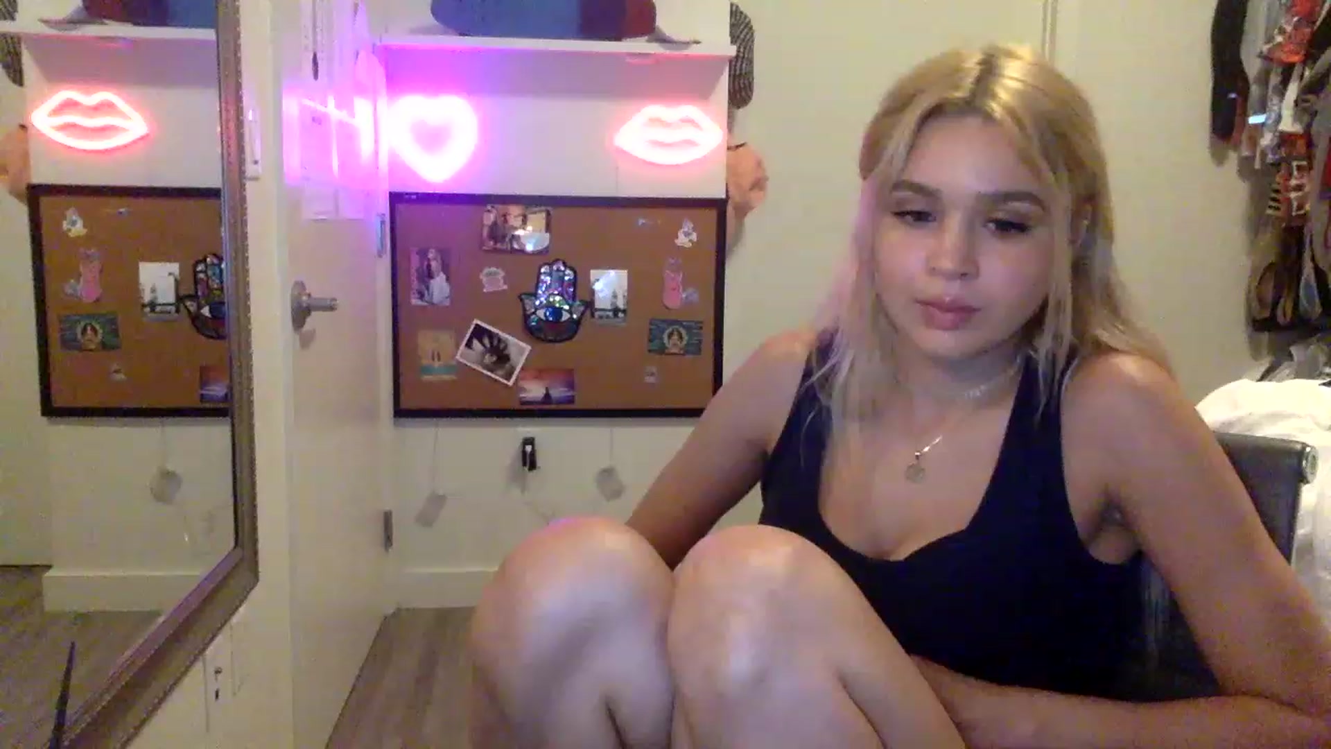 Gallery image thumbnail from sincerelypeny's myfreecams stream on, 05/08/2023, 03:05 image 20 of 20