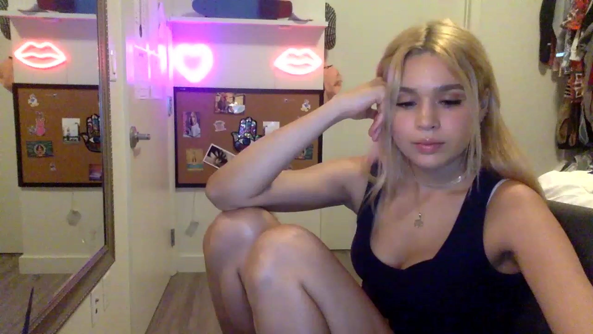 Gallery image thumbnail from sincerelypeny's myfreecams stream on, 05/08/2023, 03:05 image 7 of 20