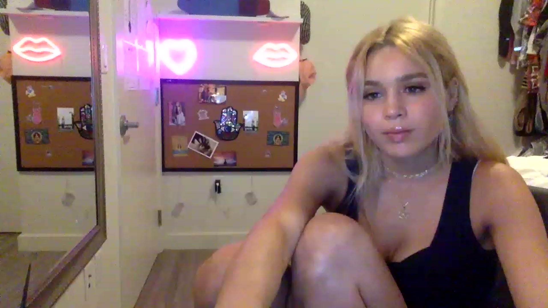 Gallery image thumbnail from sincerelypeny's myfreecams stream on, 05/08/2023, 03:05 image 11 of 20