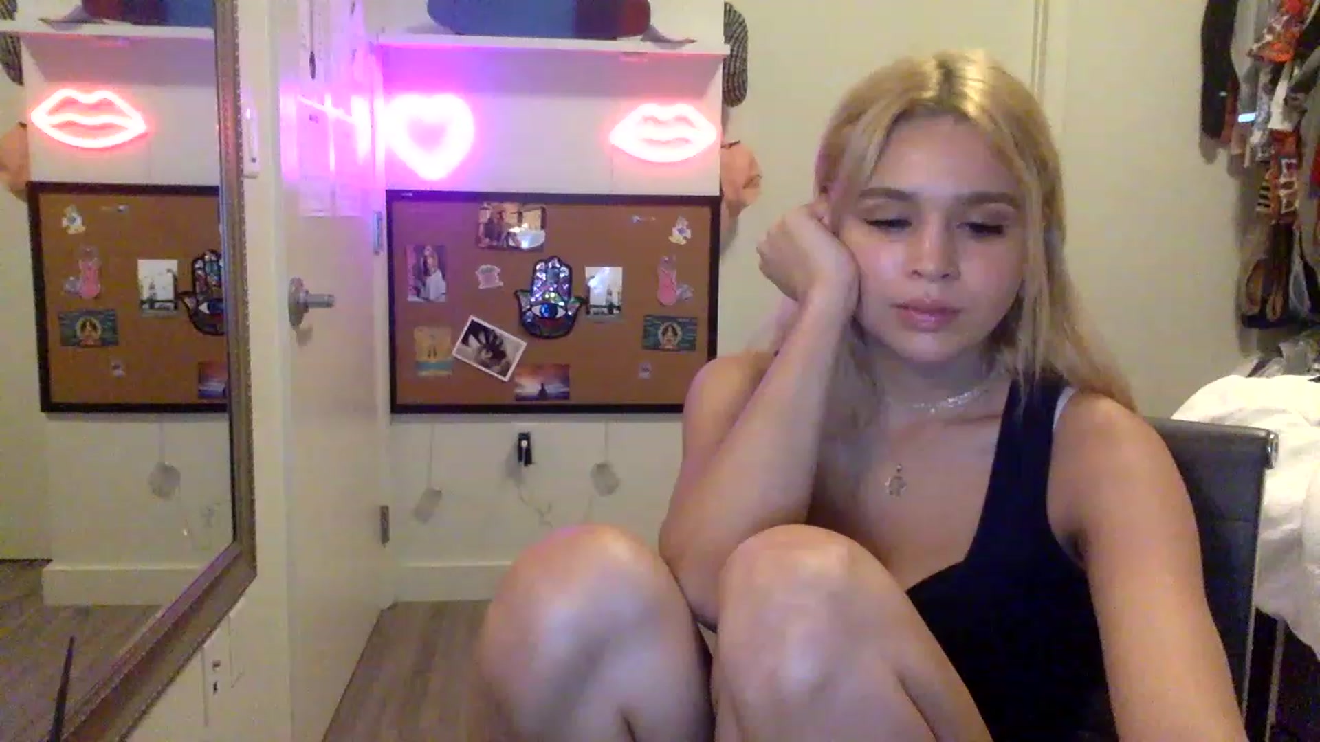 Gallery image thumbnail from sincerelypeny's myfreecams stream on, 05/08/2023, 03:05 image 14 of 20