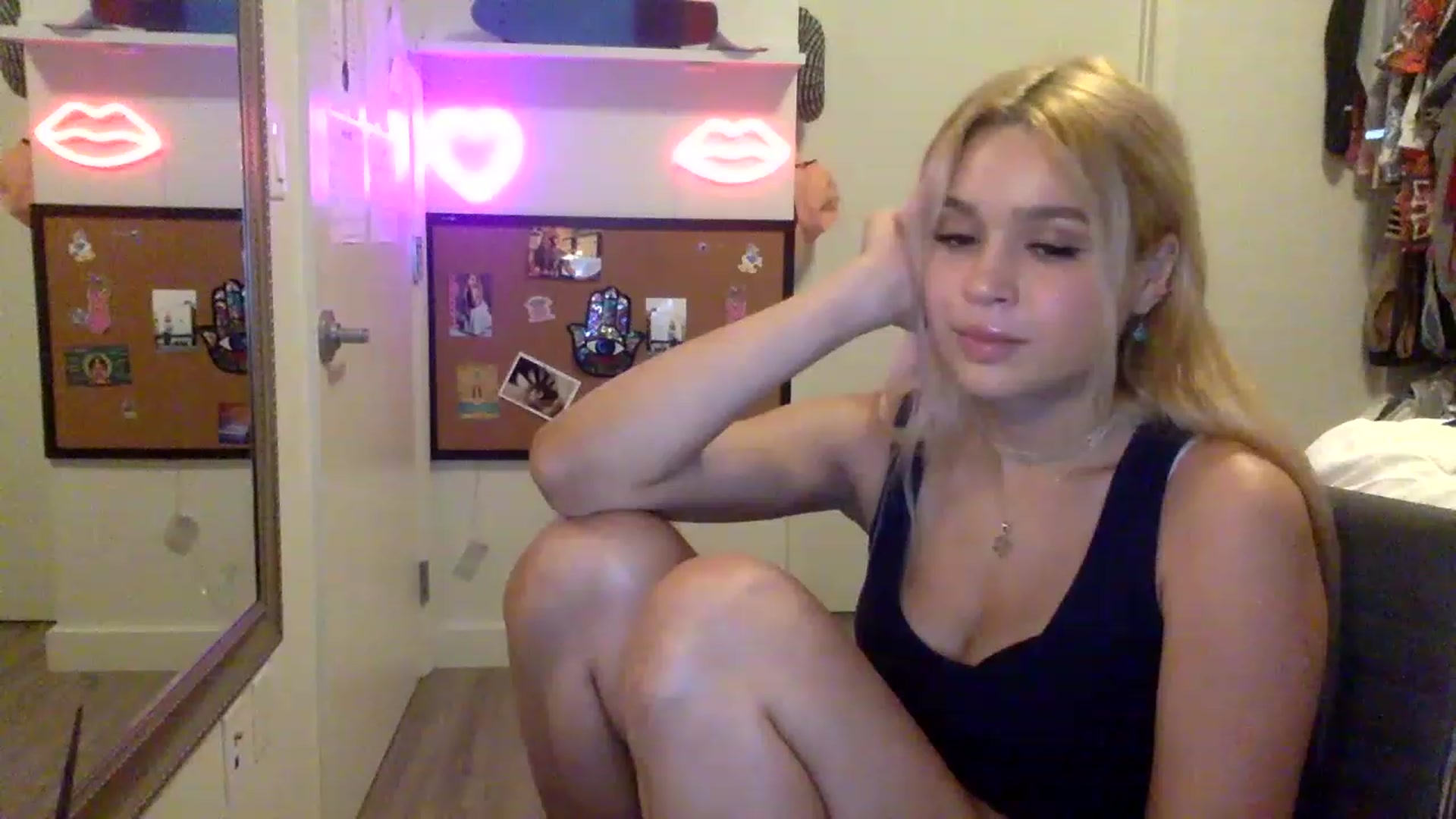 Gallery image thumbnail from sincerelypeny's myfreecams stream on, 05/08/2023, 03:05 image 8 of 20