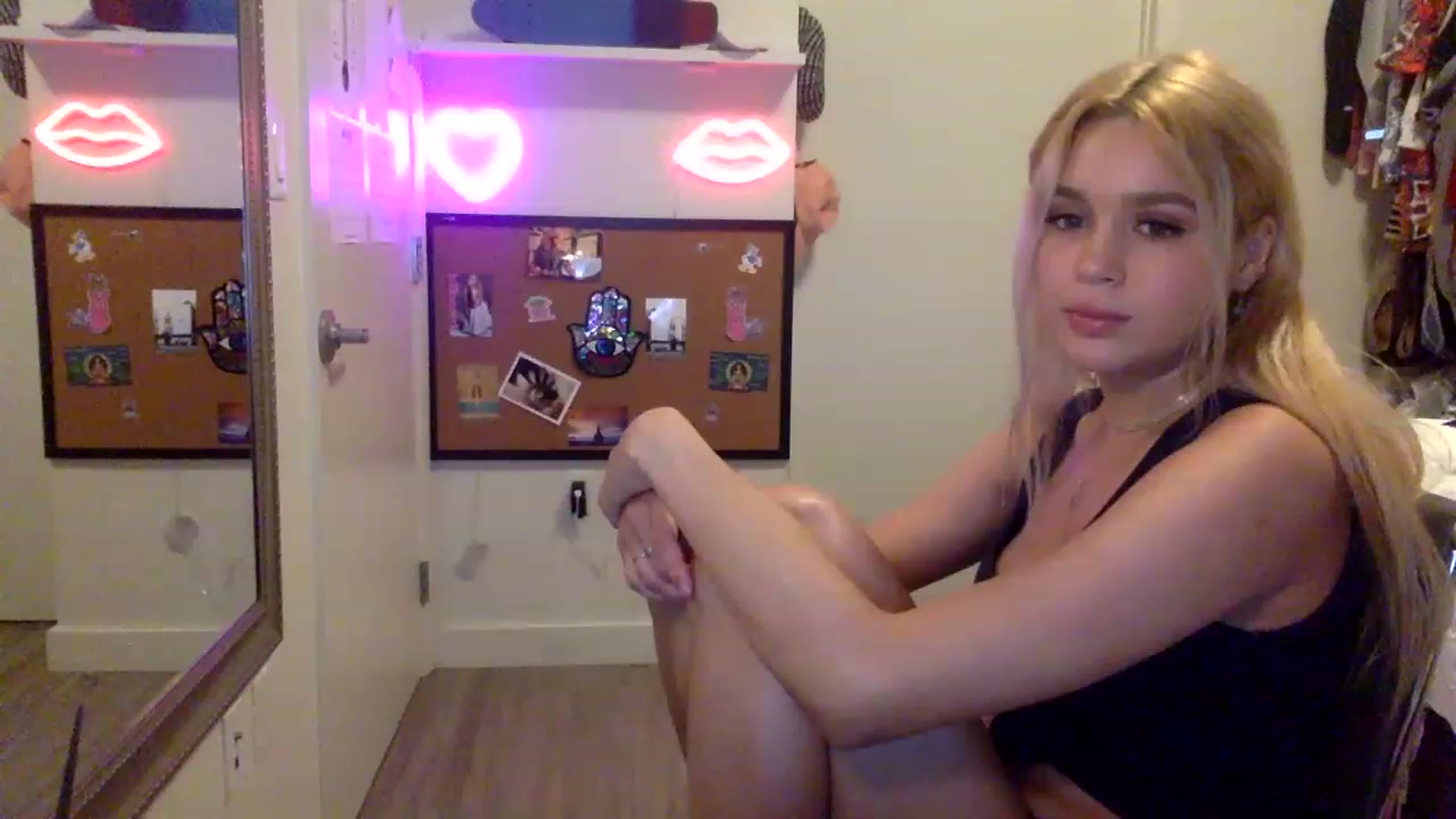 Gallery image thumbnail from sincerelypeny's myfreecams stream on, 05/08/2023, 03:05 image 4 of 20