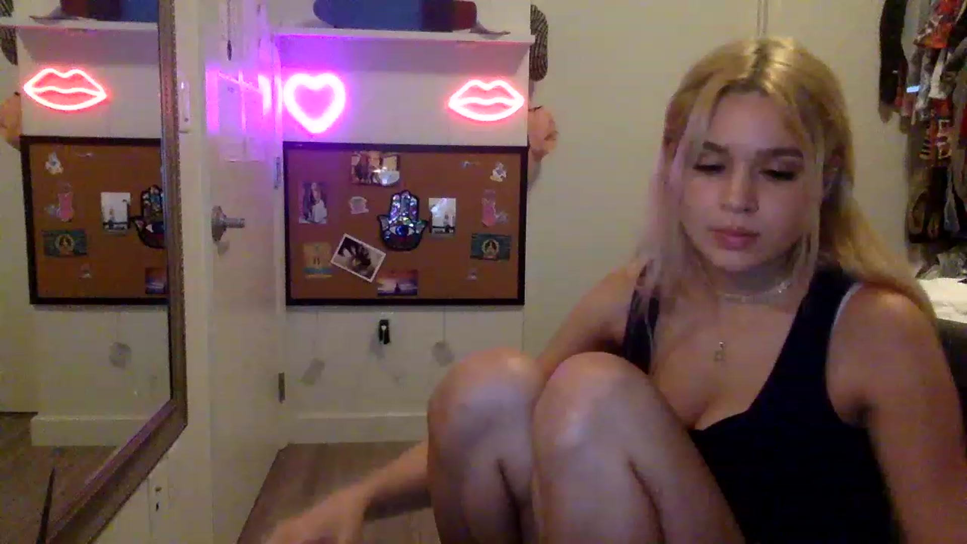 Gallery image thumbnail from sincerelypeny's myfreecams stream on, 05/08/2023, 03:05 image 6 of 20