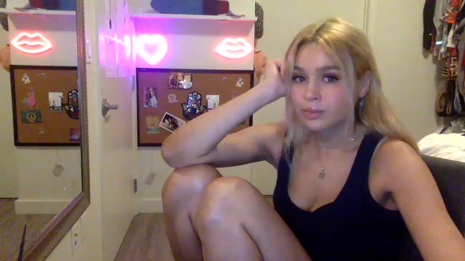 Gallery image thumbnail from sincerelypeny's myfreecams stream on, 05/08/2023, 03:05 image 10 of 20