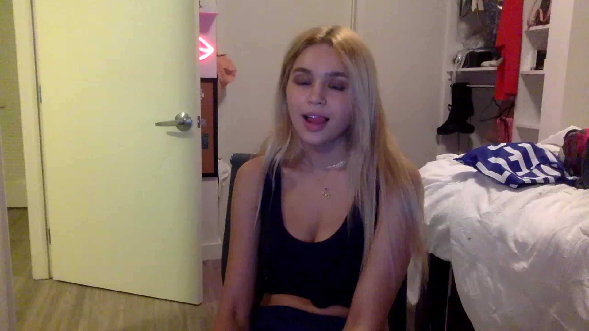 Gallery image thumbnail from sincerelypeny's myfreecams stream on, 05/08/2023, 06:02 image 20 of 20