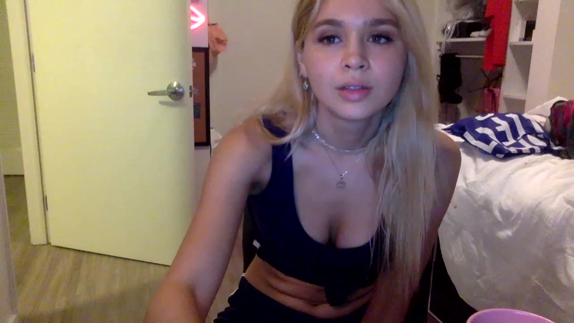 Gallery image thumbnail from sincerelypeny's myfreecams stream on, 05/08/2023, 06:02 image 14 of 20