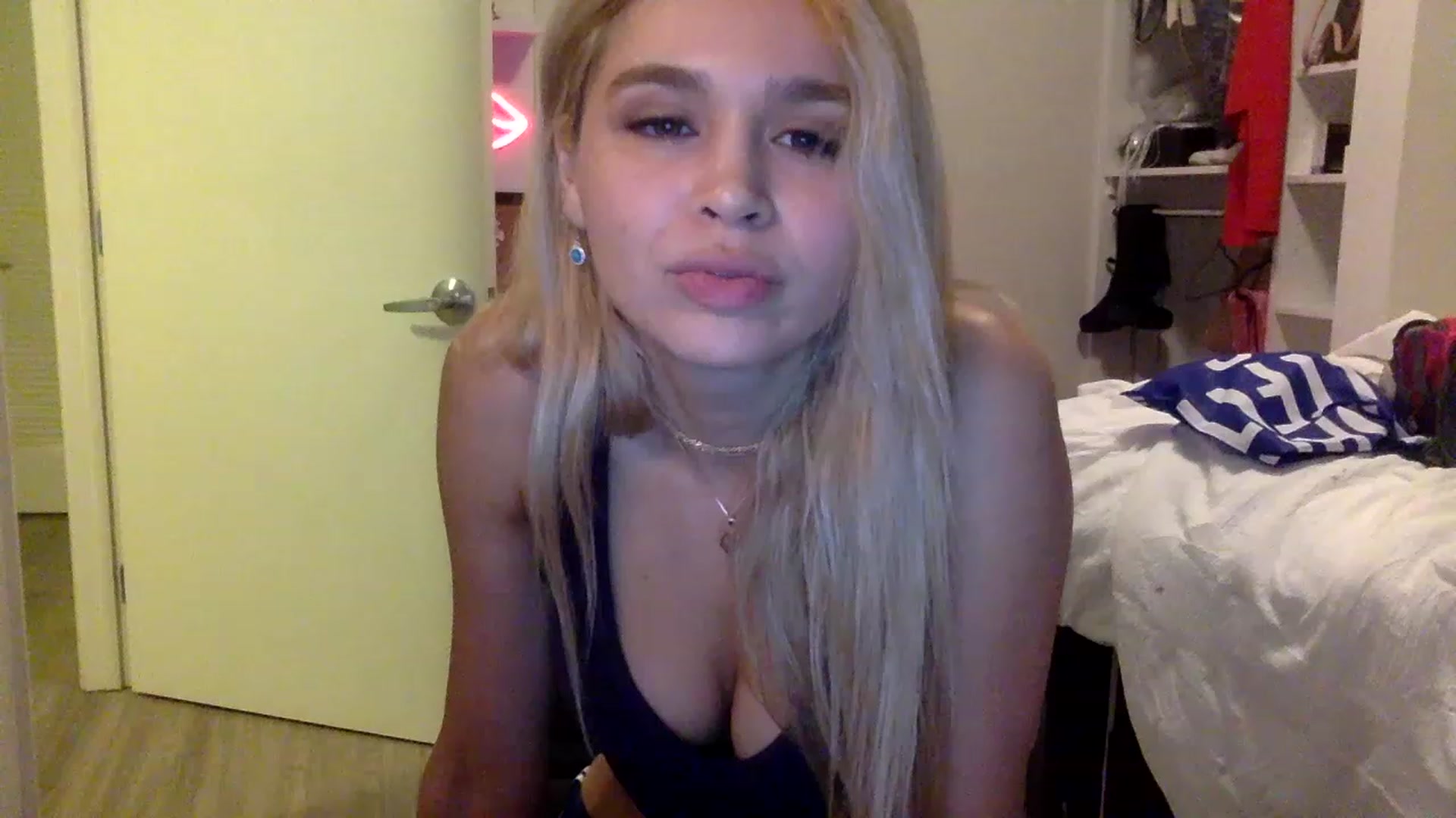 Gallery image thumbnail from sincerelypeny's myfreecams stream on, 05/08/2023, 06:02 image 19 of 20