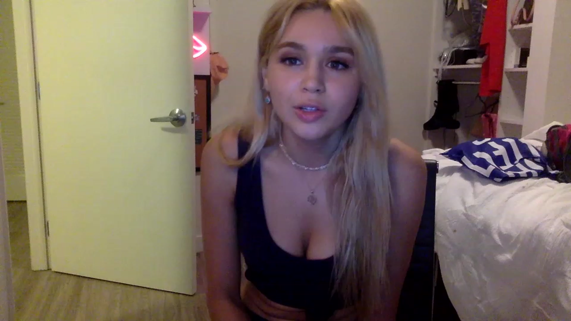Gallery image thumbnail from sincerelypeny's myfreecams stream on, 05/08/2023, 06:02 image 15 of 20
