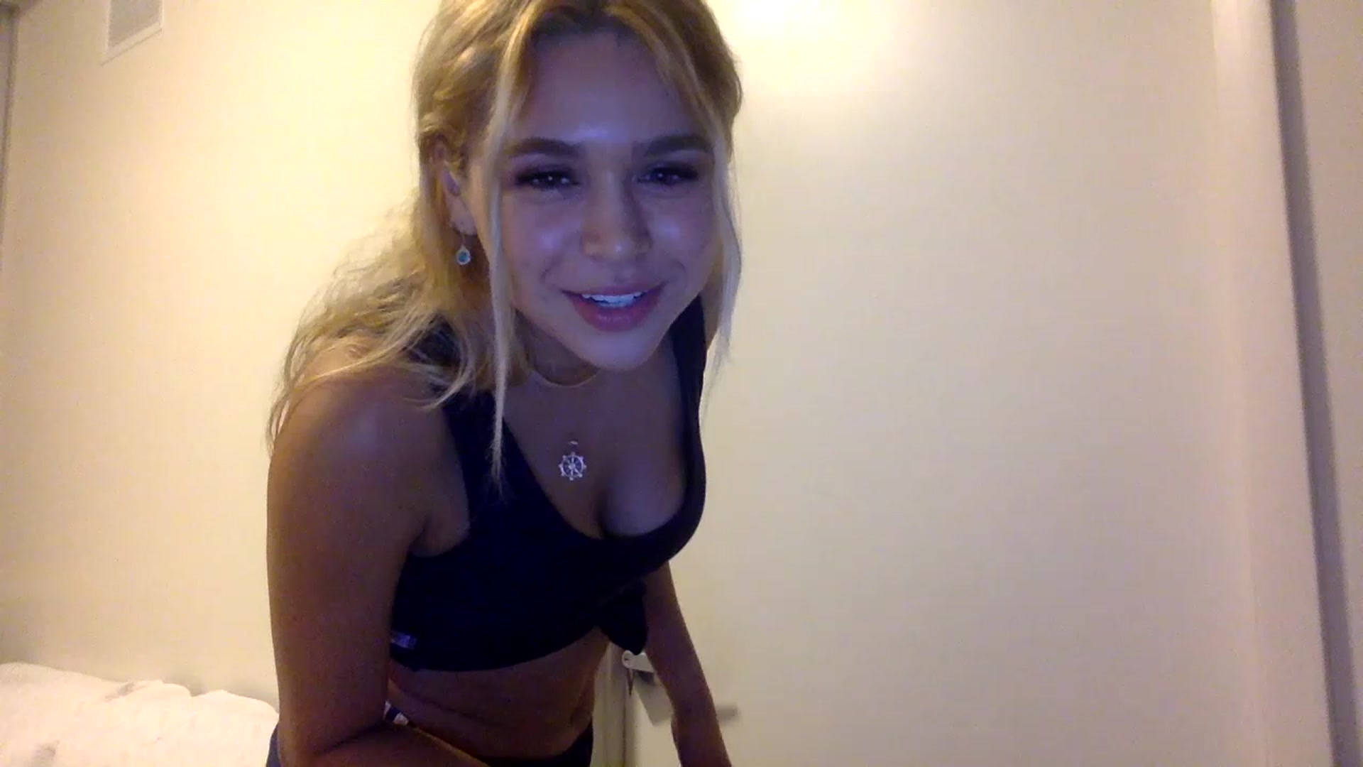 Gallery image thumbnail from sincerelypeny's myfreecams stream on, 05/08/2023, 06:02 image 4 of 20