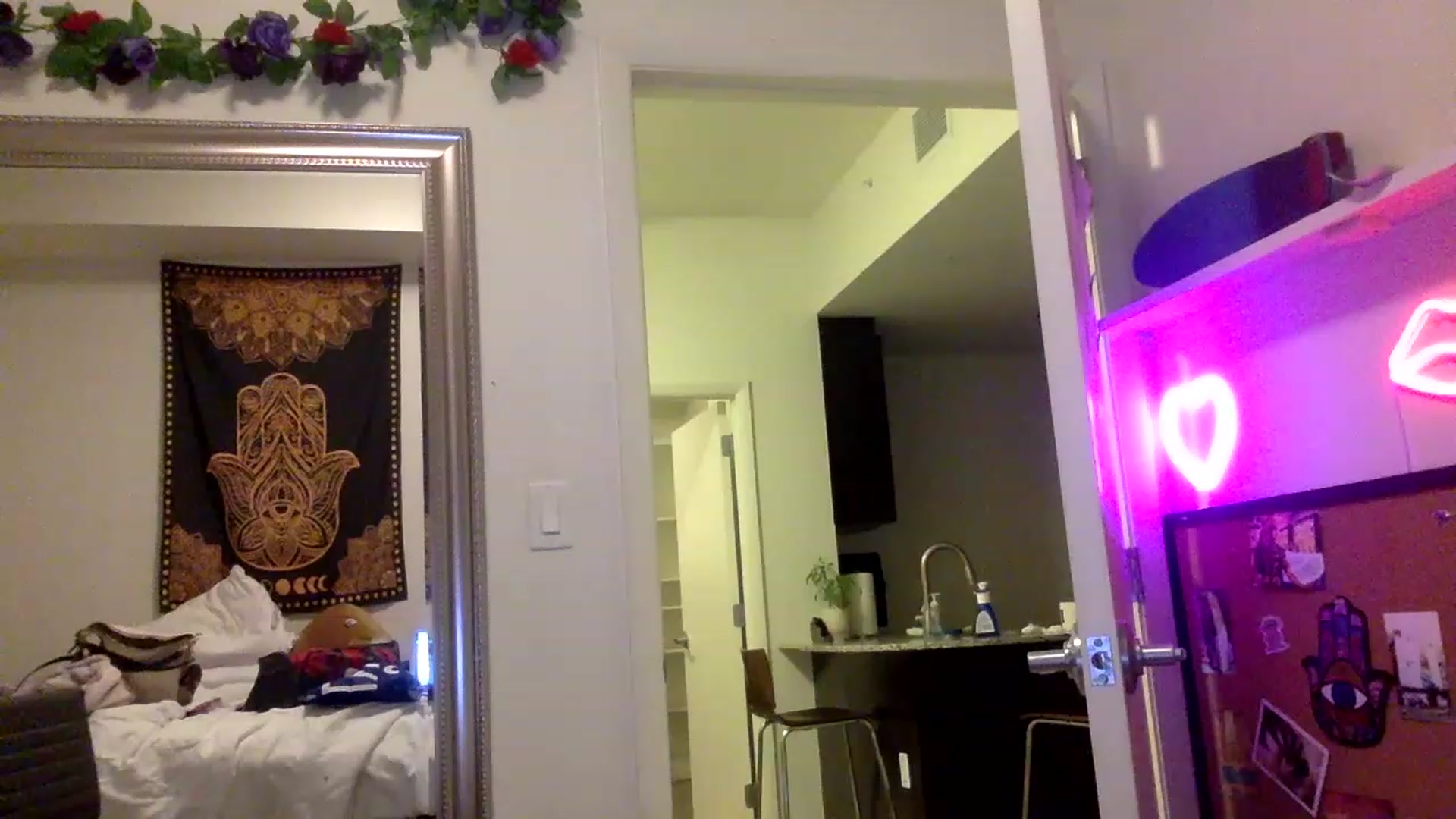 Gallery image thumbnail from sincerelypeny's myfreecams stream on, 05/08/2023, 06:02 image 6 of 20