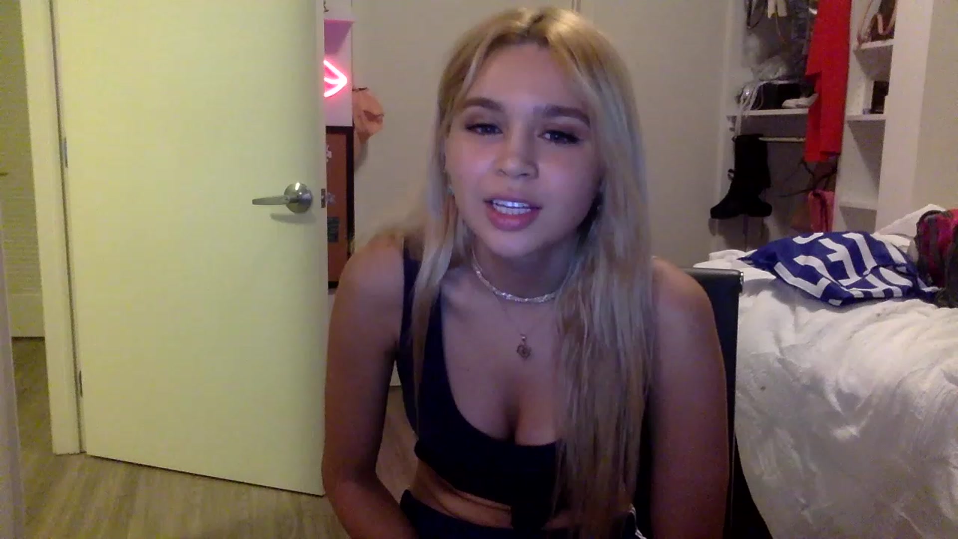 Gallery image thumbnail from sincerelypeny's myfreecams stream on, 05/08/2023, 06:02 image 16 of 20