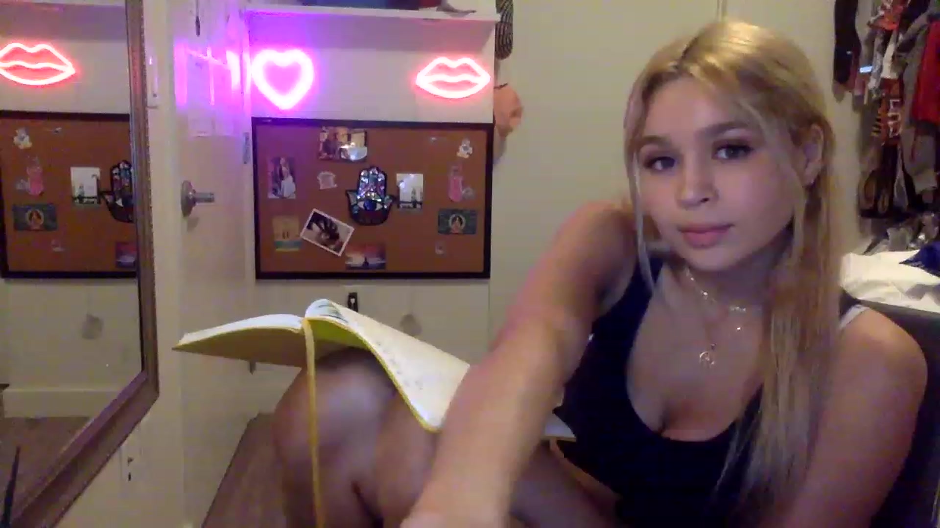 Gallery image thumbnail from sincerelypeny's myfreecams stream on, 05/08/2023, 06:02 image 1 of 20
