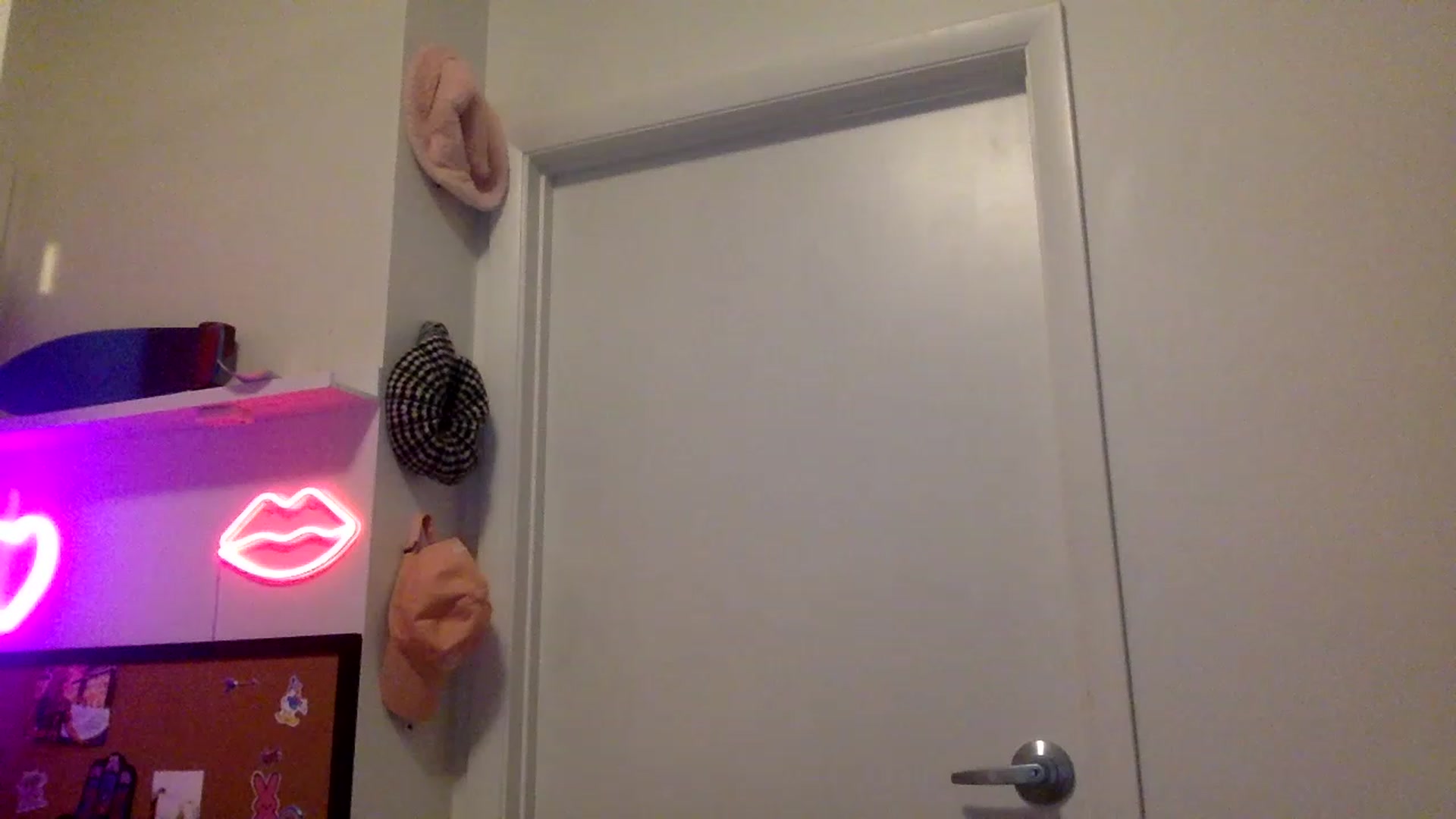 Gallery image thumbnail from sincerelypeny's myfreecams stream on, 05/08/2023, 06:02 image 8 of 20