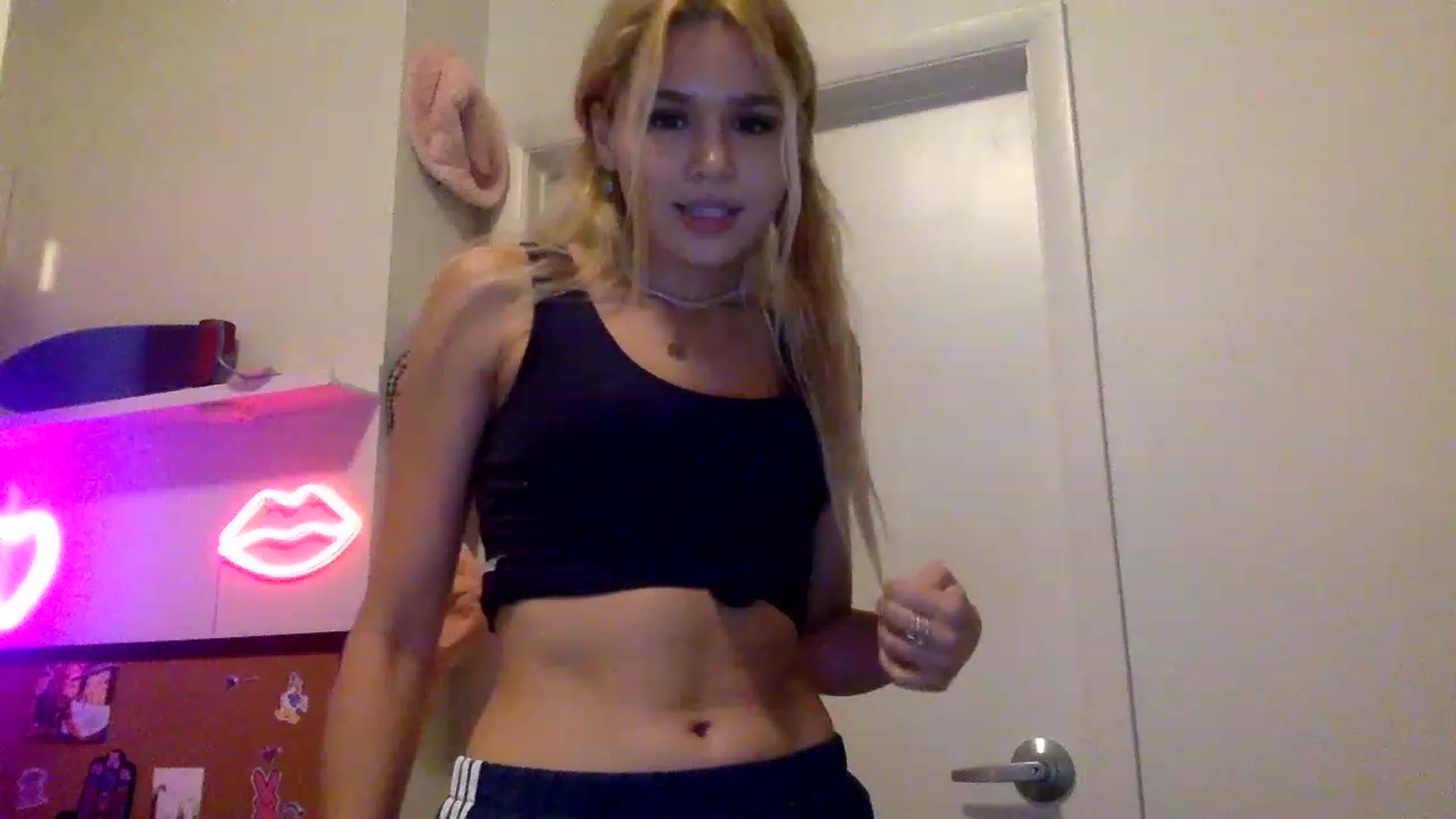Gallery image thumbnail from sincerelypeny's myfreecams stream on, 05/08/2023, 06:02 image 7 of 20