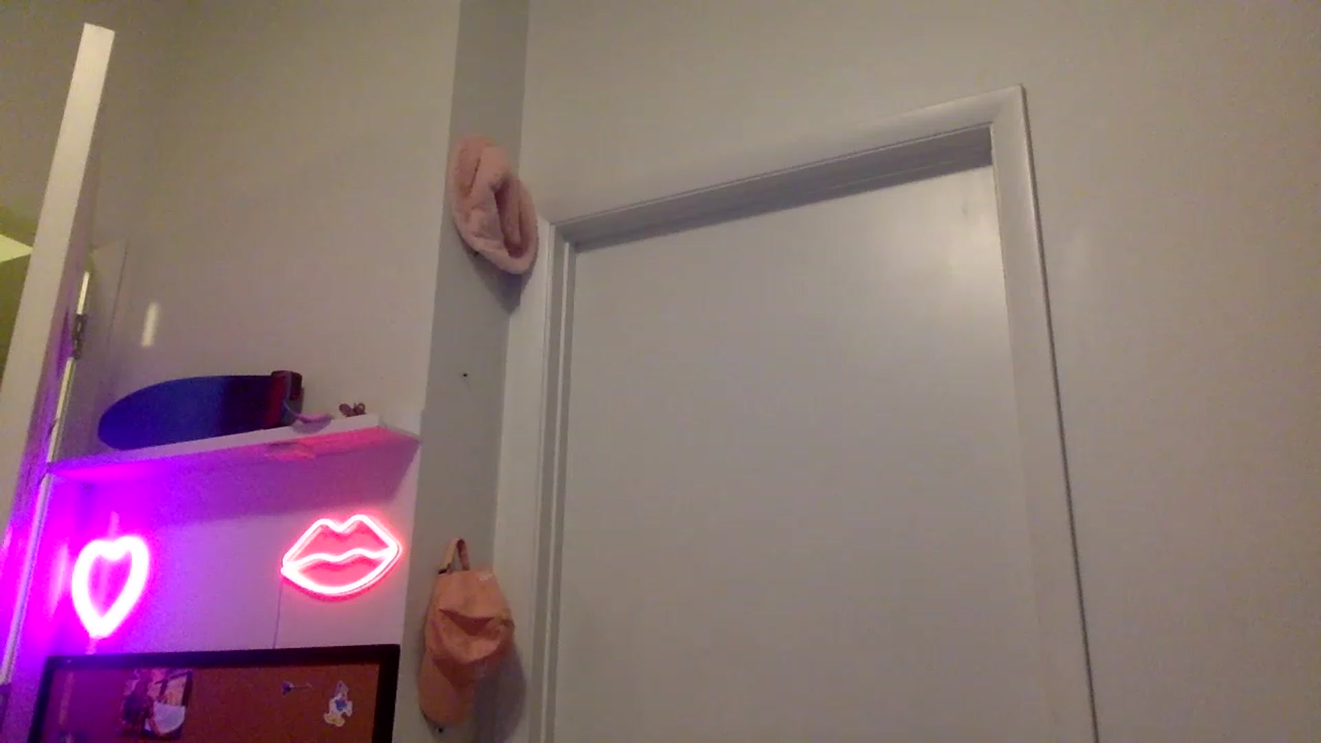 Gallery image thumbnail from sincerelypeny's myfreecams stream on, 05/08/2023, 06:02 image 10 of 20