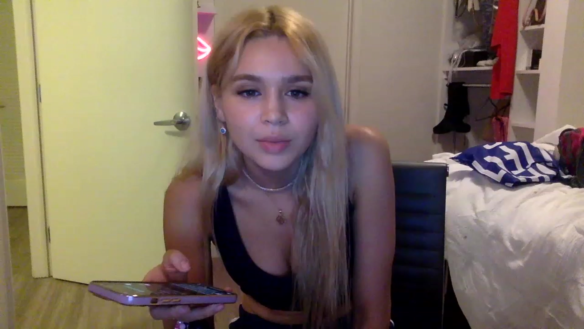 Gallery image thumbnail from sincerelypeny's myfreecams stream on, 05/08/2023, 06:02 image 17 of 20