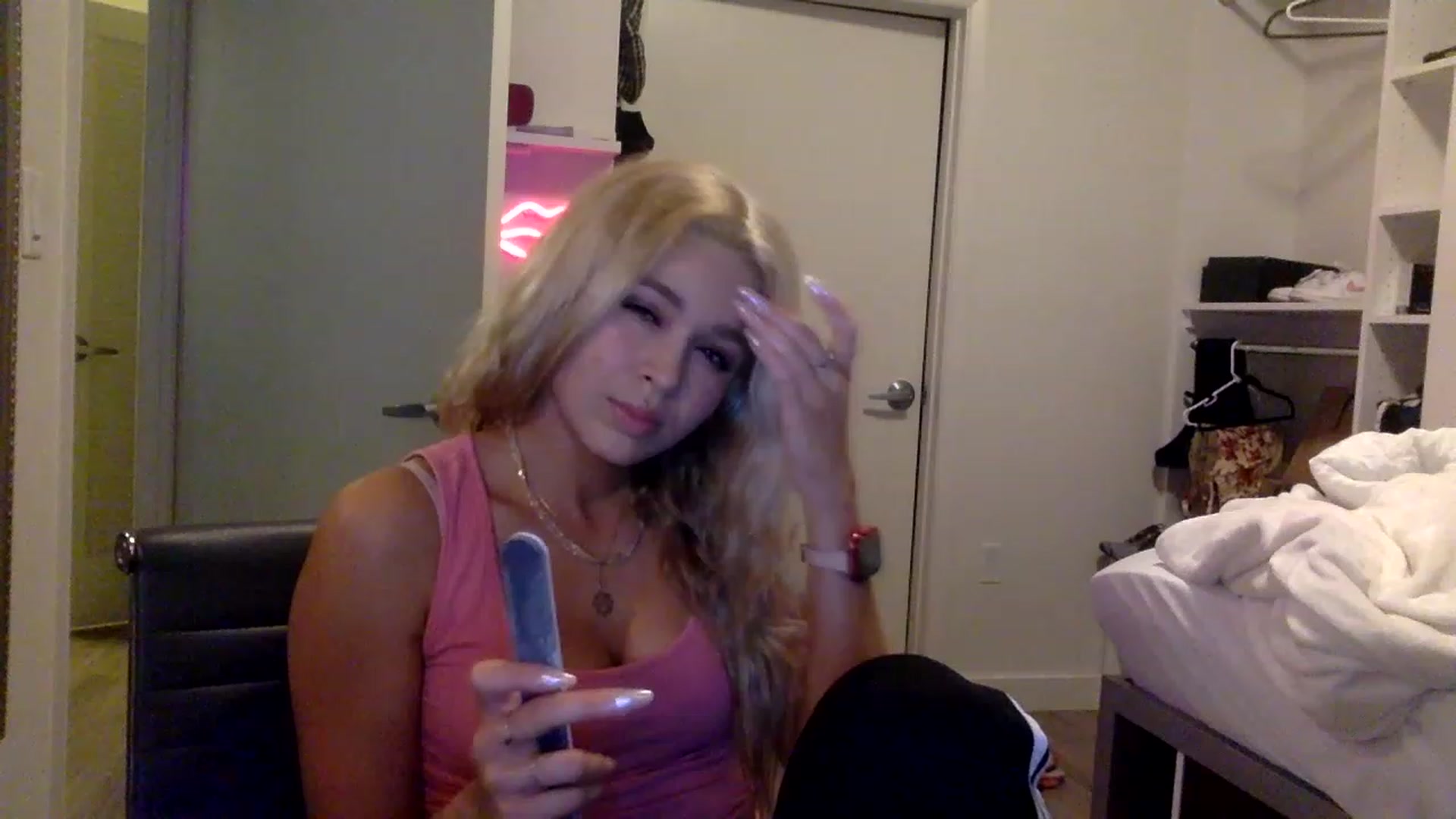 Gallery image thumbnail from sincerelypeny's myfreecams stream on, 05/16/2023, 04:11 image 20 of 20