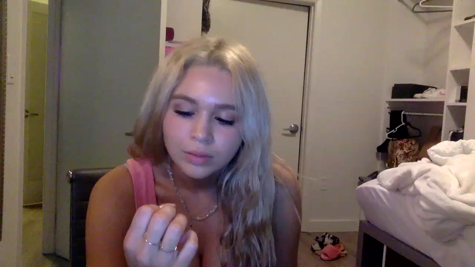 Gallery image thumbnail from sincerelypeny's myfreecams stream on, 05/16/2023, 04:11 image 18 of 20