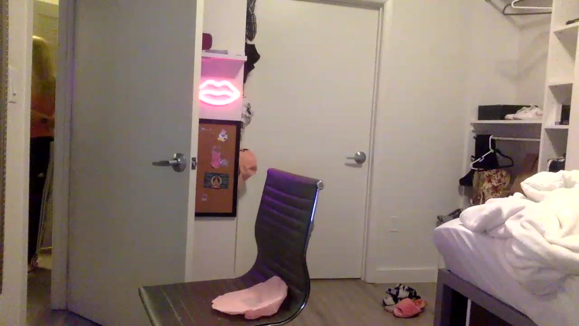 Gallery image thumbnail from sincerelypeny's myfreecams stream on, 05/16/2023, 04:11 image 3 of 20