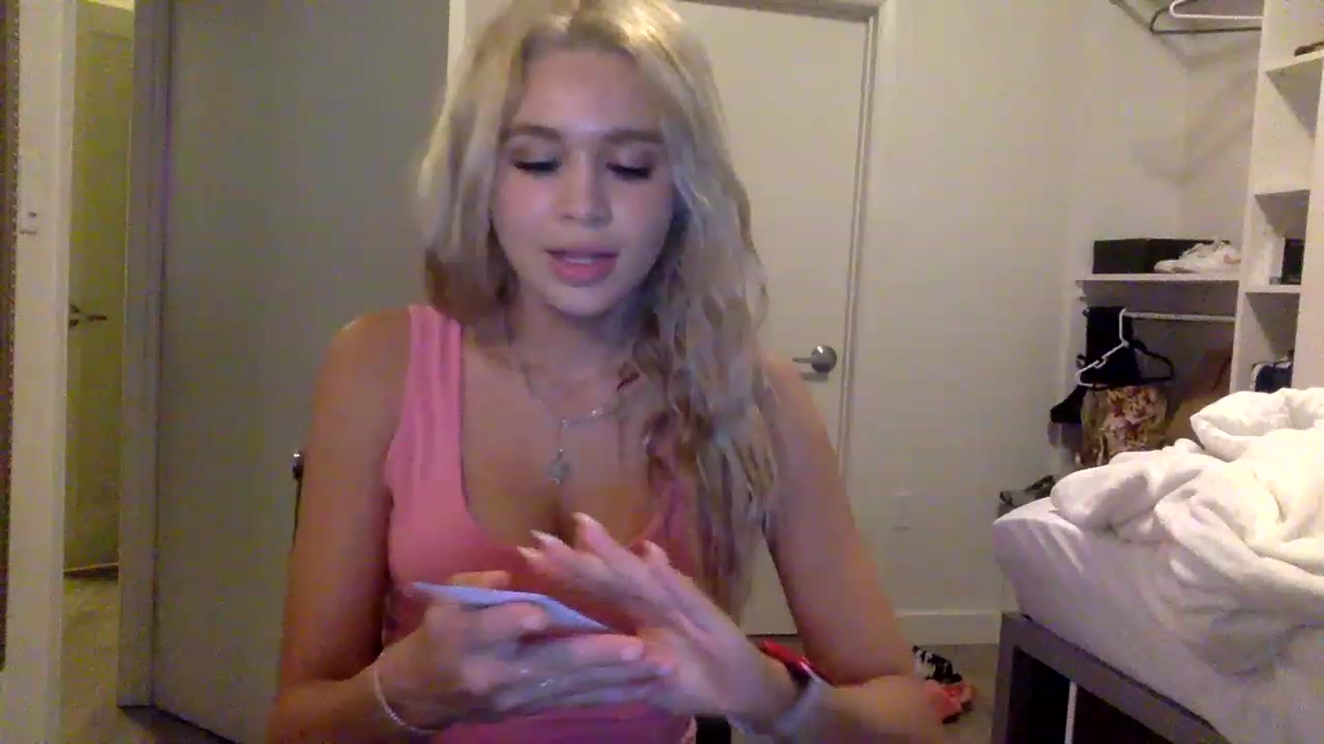 Gallery image thumbnail from sincerelypeny's myfreecams stream on, 05/16/2023, 04:11 image 8 of 20
