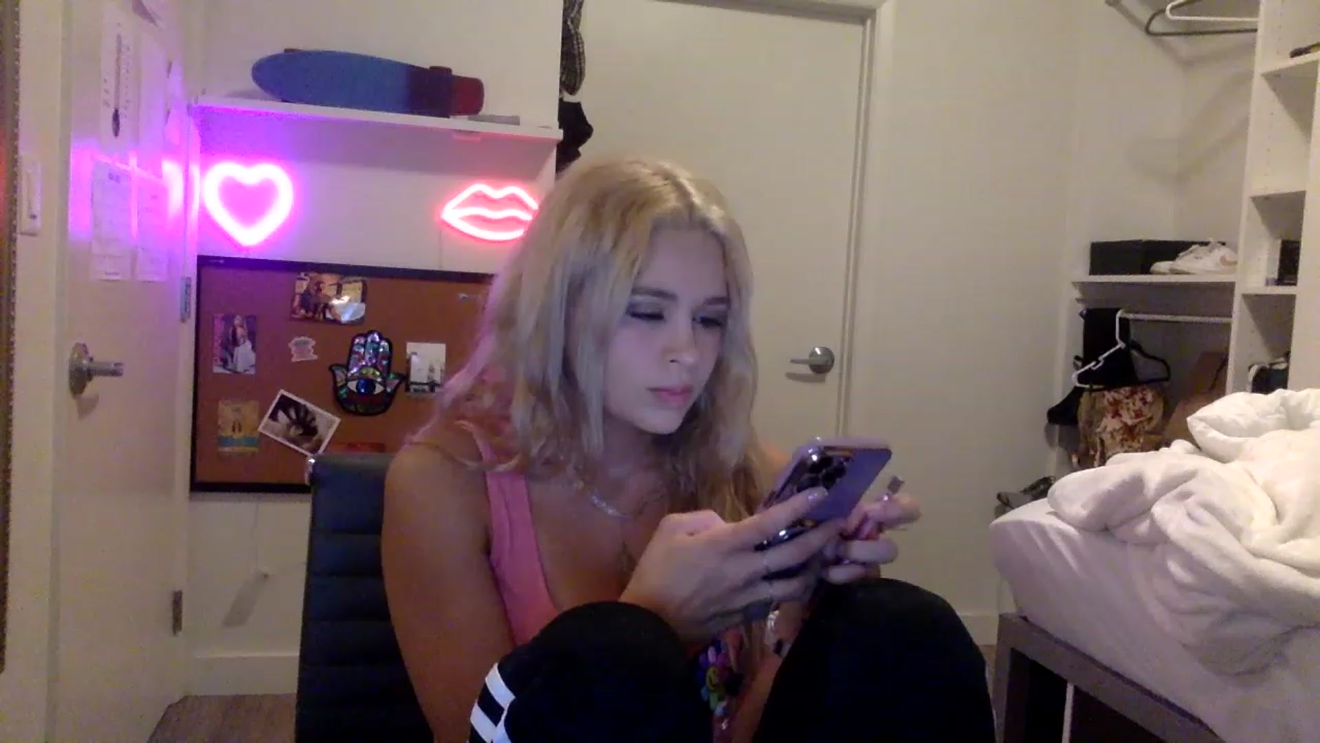 Gallery image thumbnail from sincerelypeny's myfreecams stream on, 05/16/2023, 04:11 image 1 of 20