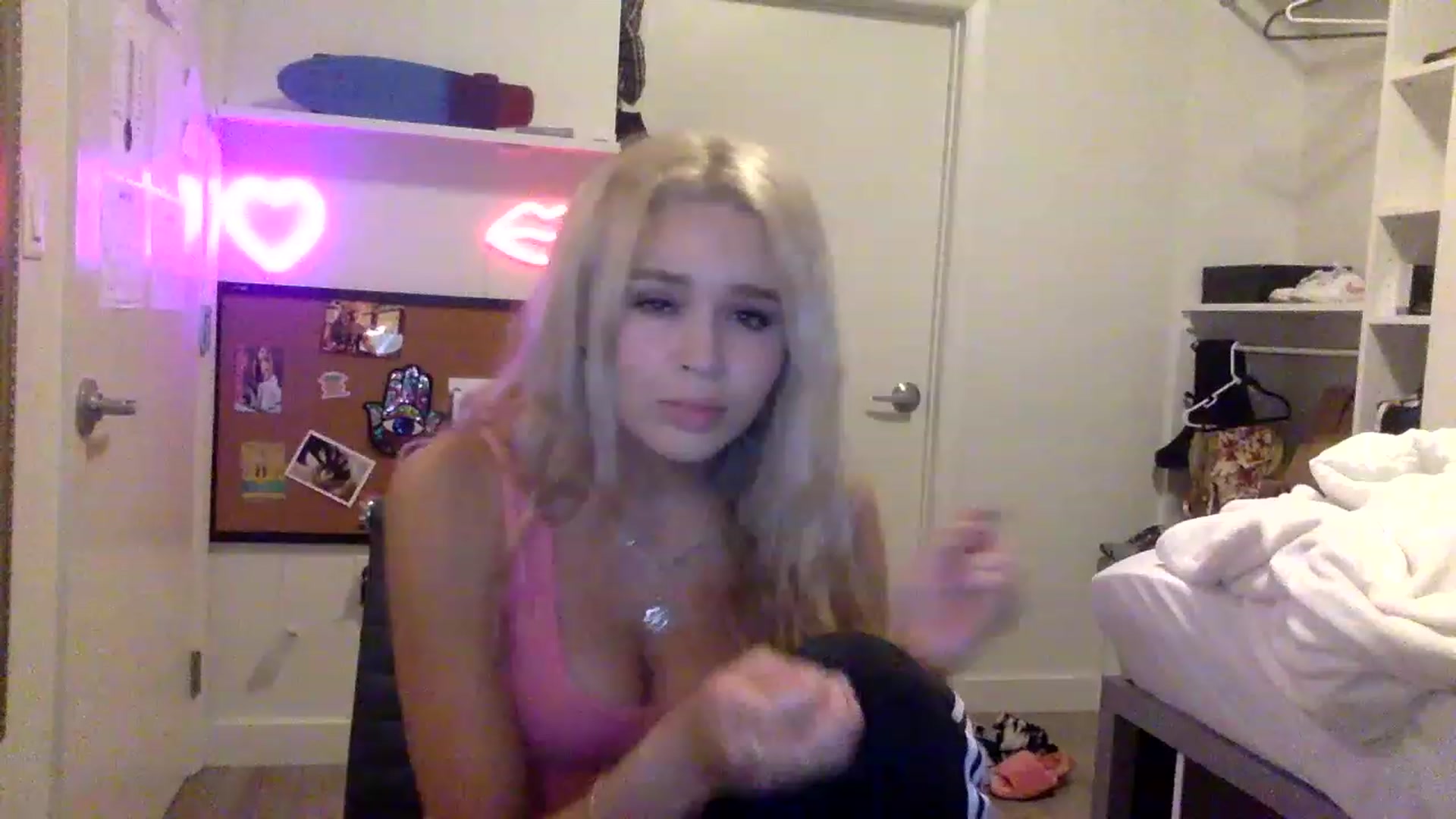 Gallery image thumbnail from sincerelypeny's myfreecams stream on, 05/16/2023, 04:11 image 2 of 20