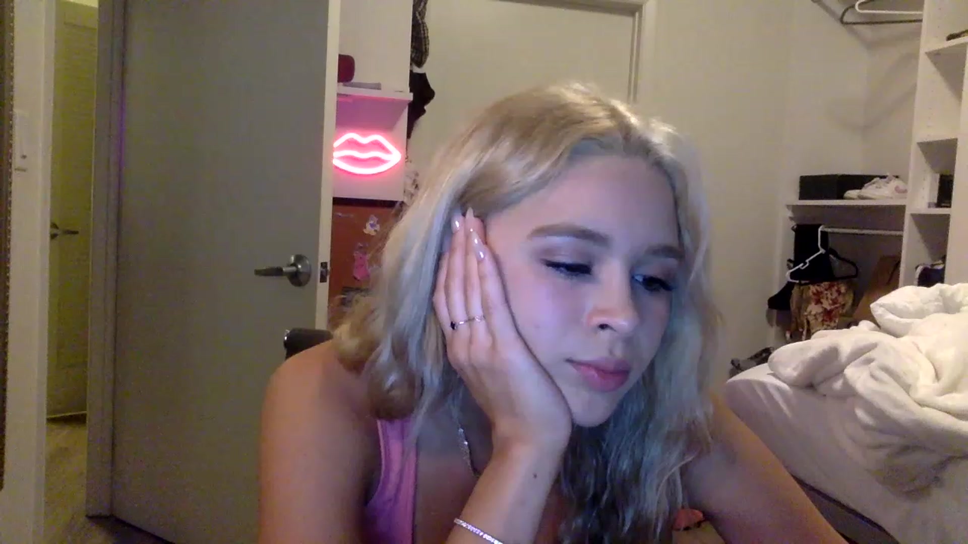 Gallery image thumbnail from sincerelypeny's myfreecams stream on, 05/16/2023, 04:11 image 11 of 20