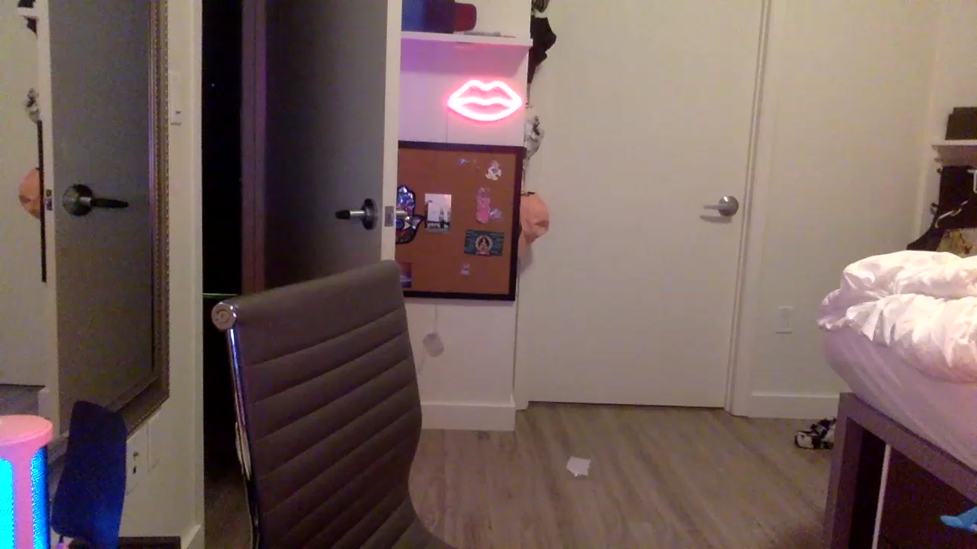 Gallery image thumbnail from sincerelypeny's myfreecams stream on, 05/17/2023, 04:46 image 7 of 20