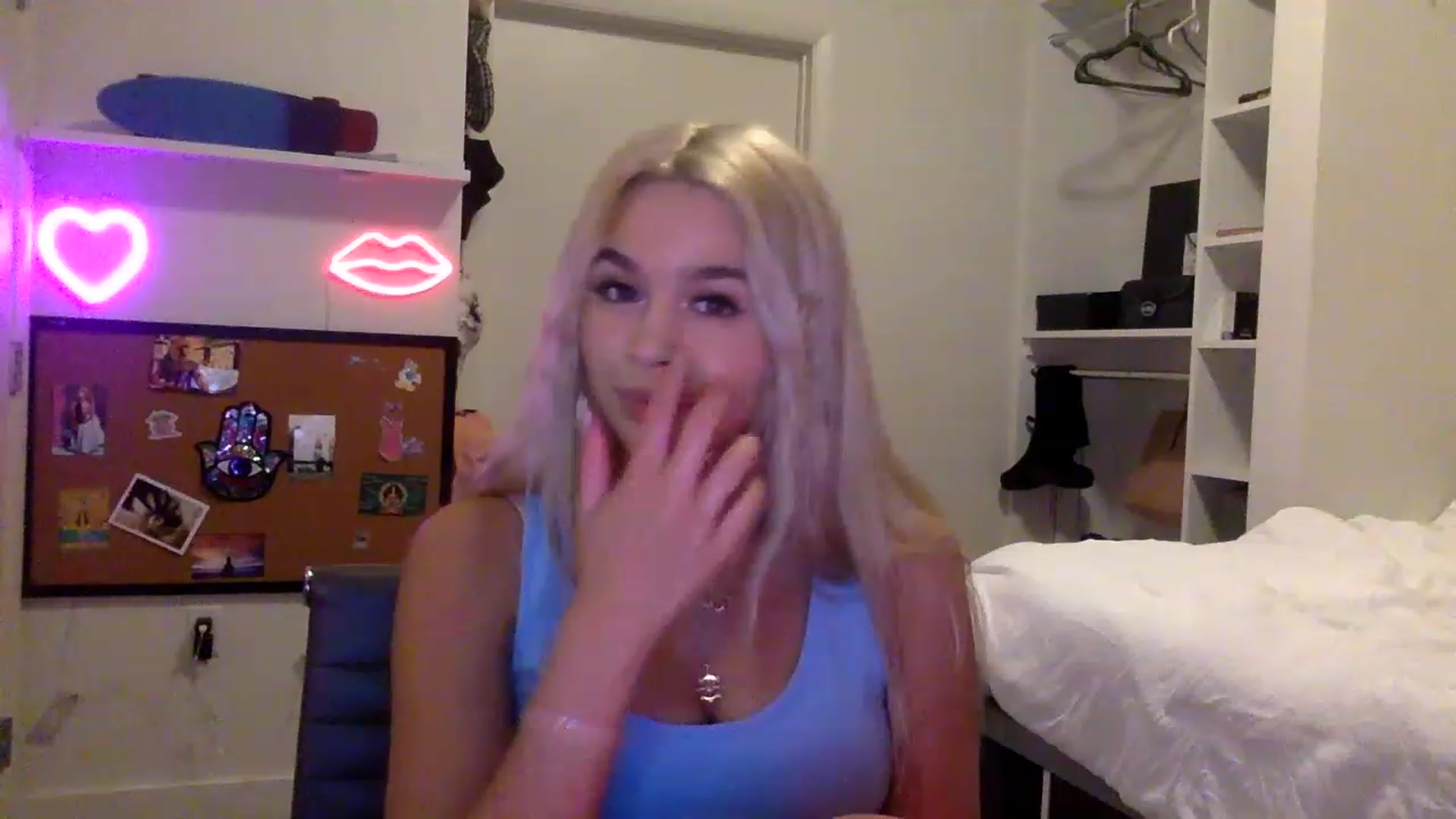 Gallery image thumbnail from sincerelypeny's myfreecams stream on, 05/18/2023, 23:26 image 2 of 20