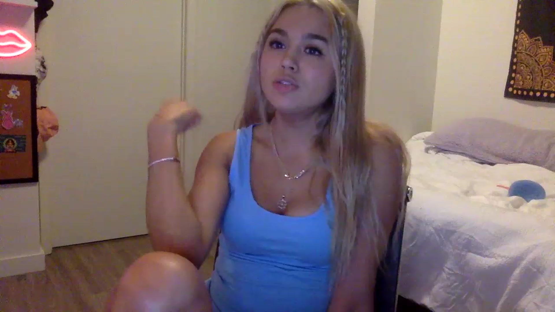 Gallery image thumbnail from sincerelypeny's myfreecams stream on, 05/19/2023, 03:35 image 8 of 20