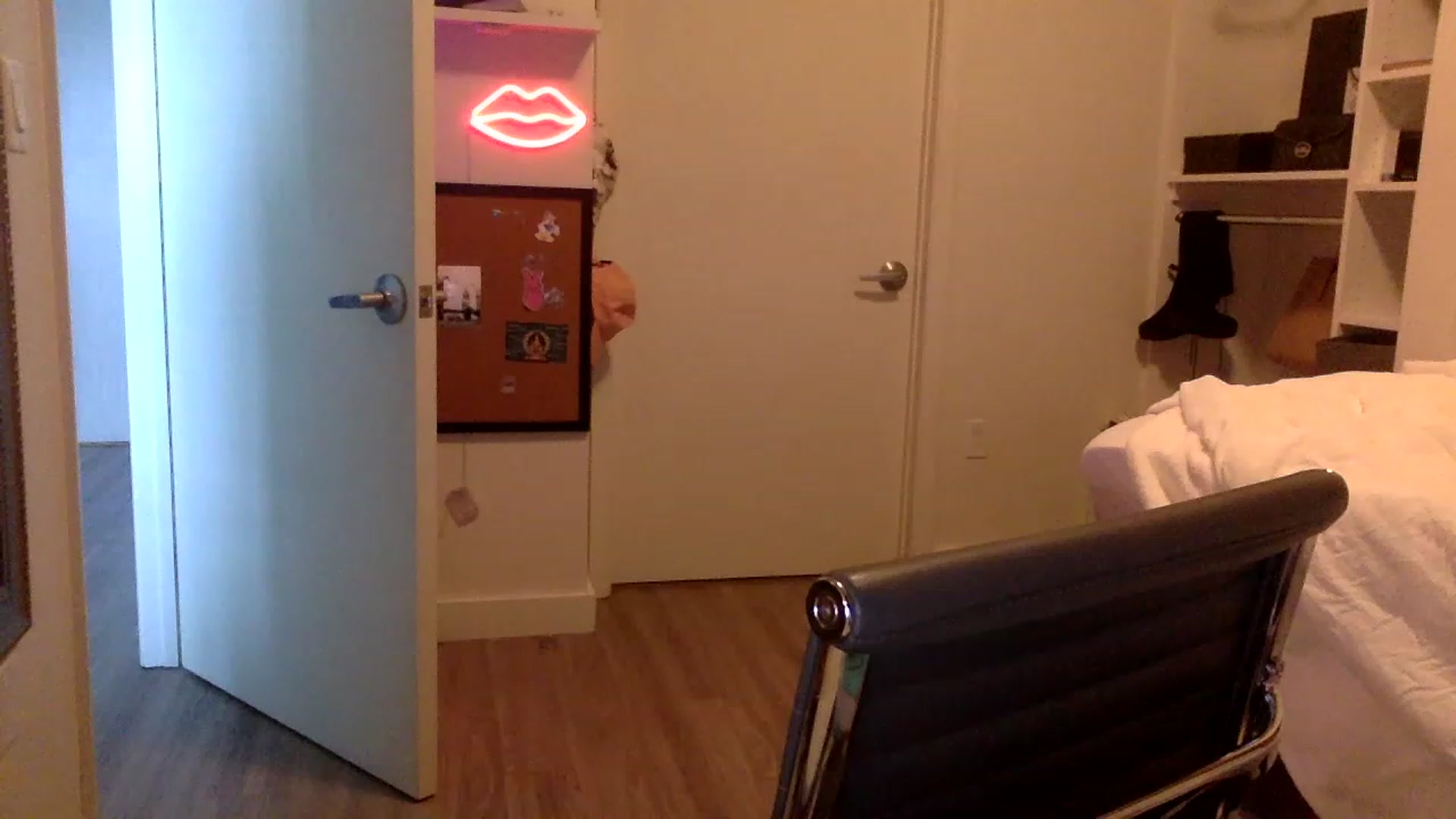 Gallery image thumbnail from sincerelypeny's myfreecams stream on, 05/19/2023, 23:57 image 13 of 20