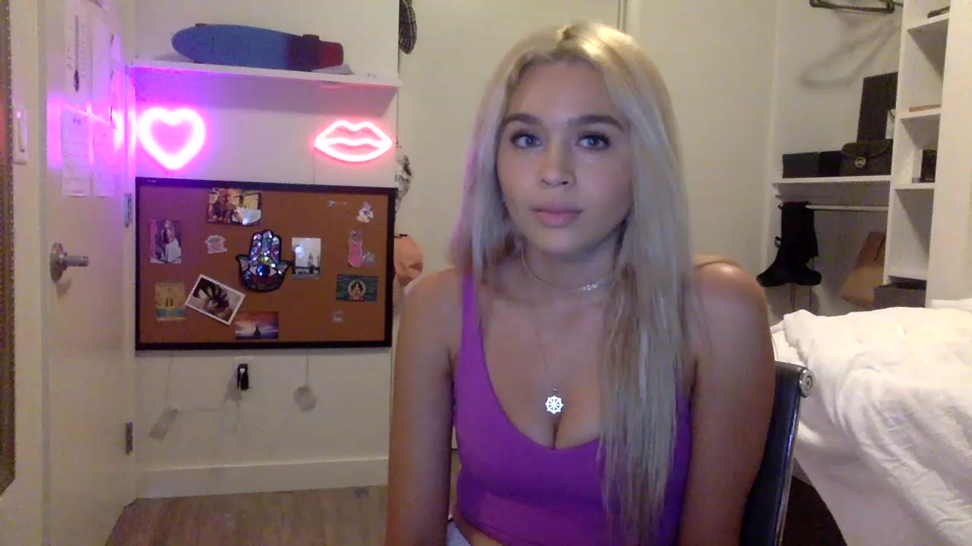 Gallery image thumbnail from sincerelypeny's myfreecams stream on, 05/19/2023, 23:57 image 6 of 20
