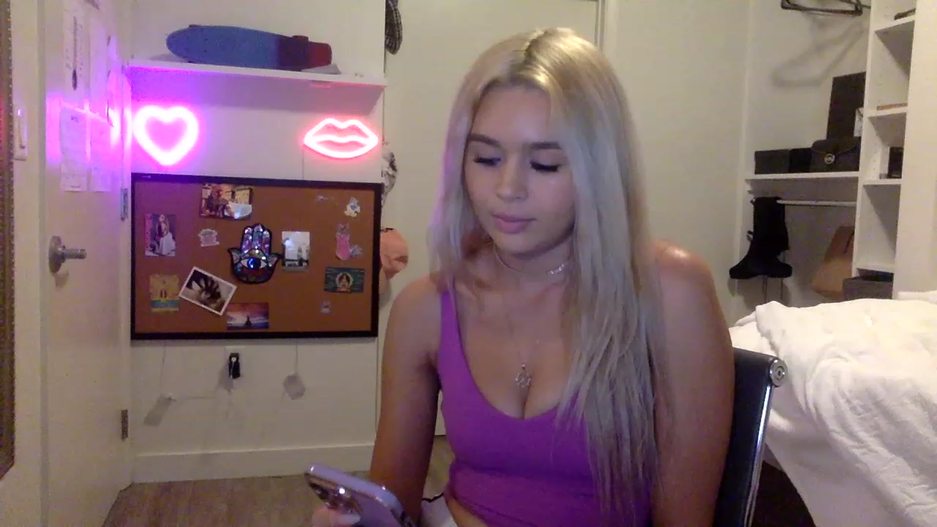 Gallery image thumbnail from sincerelypeny's myfreecams stream on, 05/19/2023, 23:57 image 10 of 20