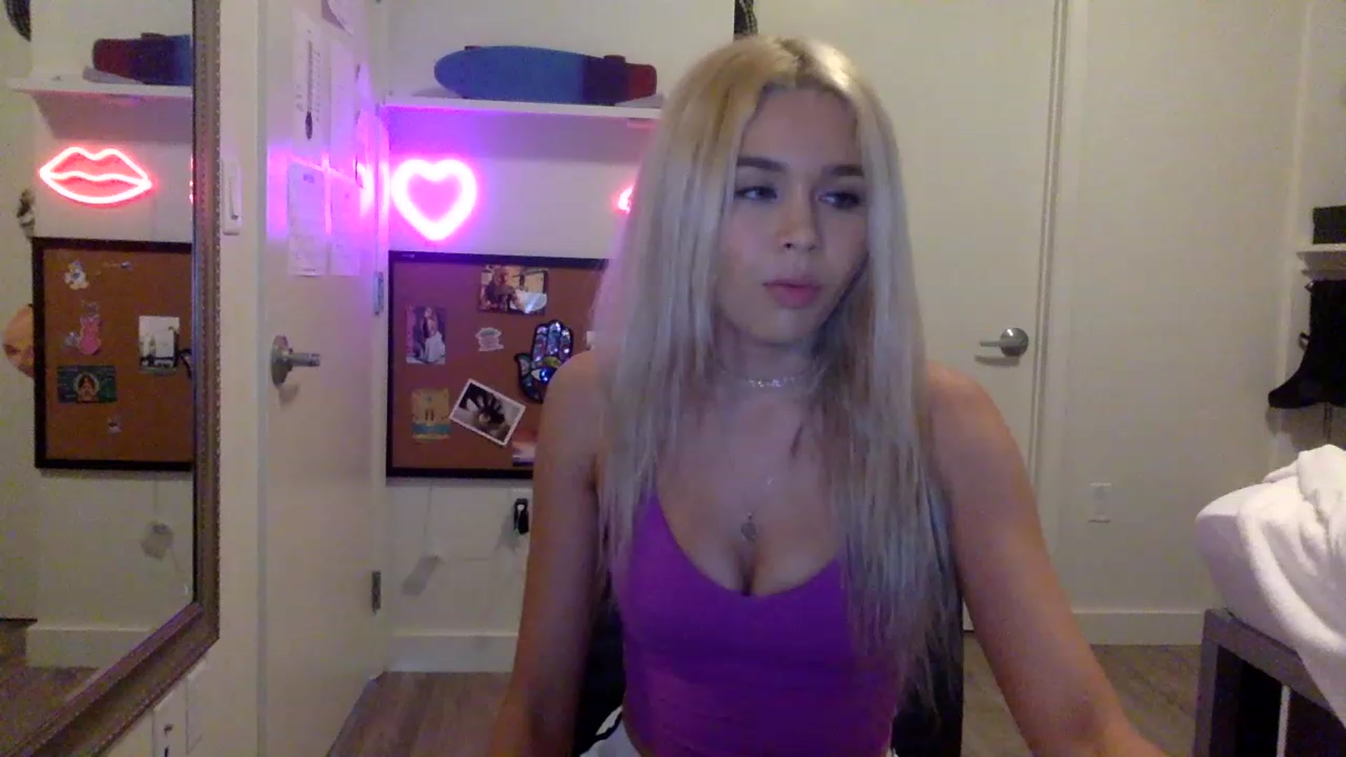 Gallery image thumbnail from sincerelypeny's myfreecams stream on, 05/19/2023, 23:57 image 1 of 20