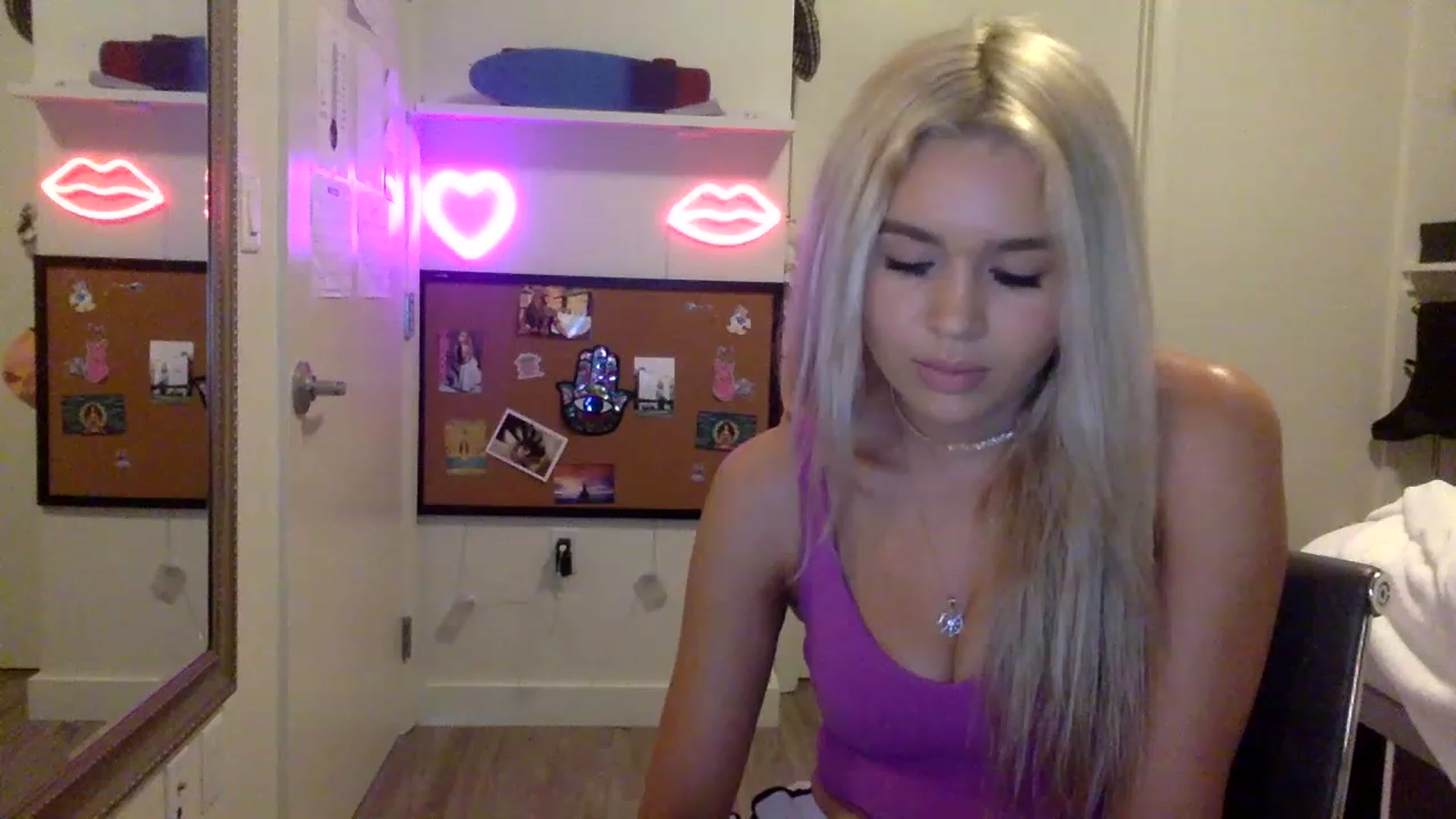 Gallery image thumbnail from sincerelypeny's myfreecams stream on, 05/19/2023, 23:57 image 5 of 20