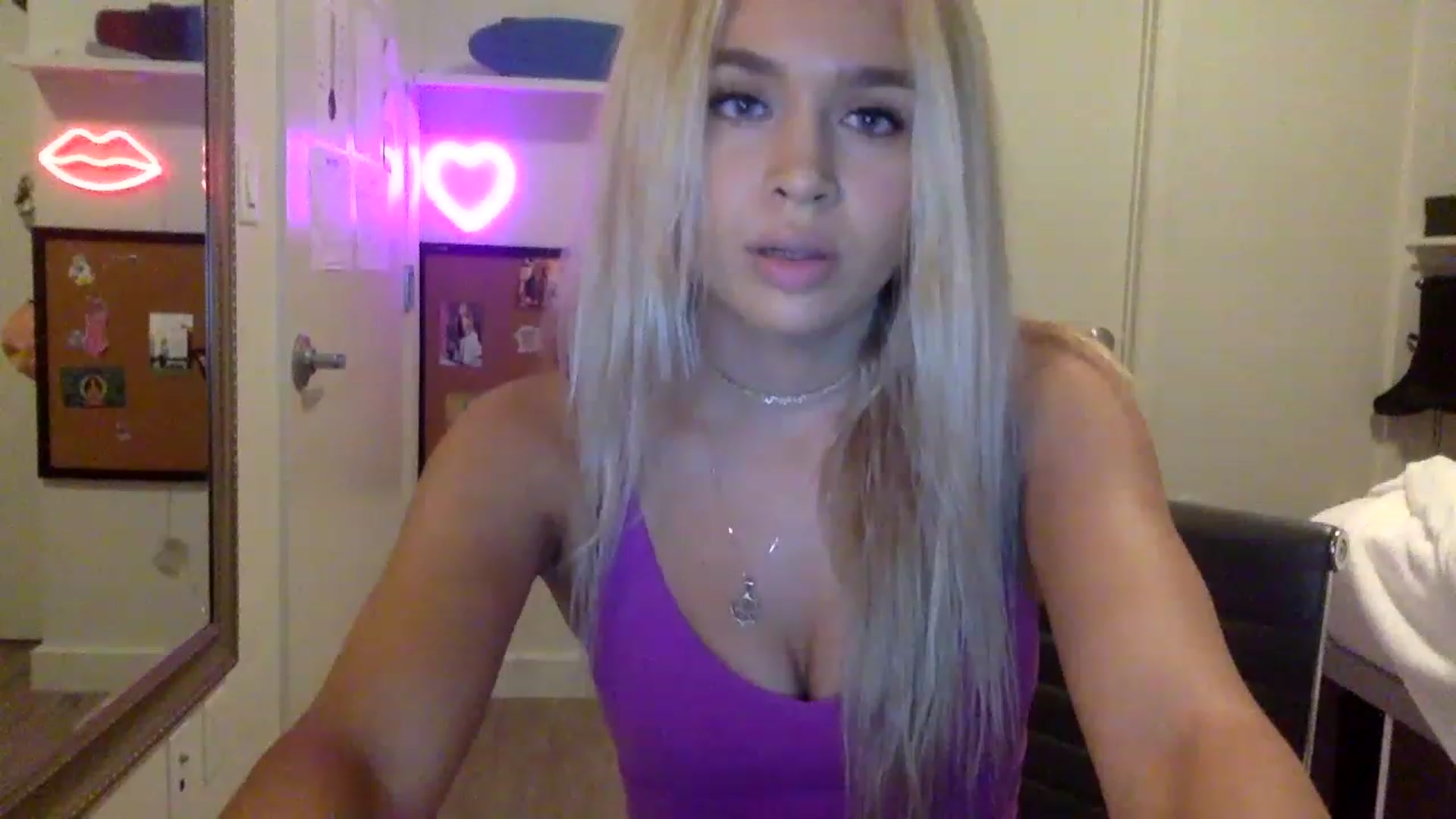 Gallery image thumbnail from sincerelypeny's myfreecams stream on, 05/19/2023, 23:57 image 3 of 20