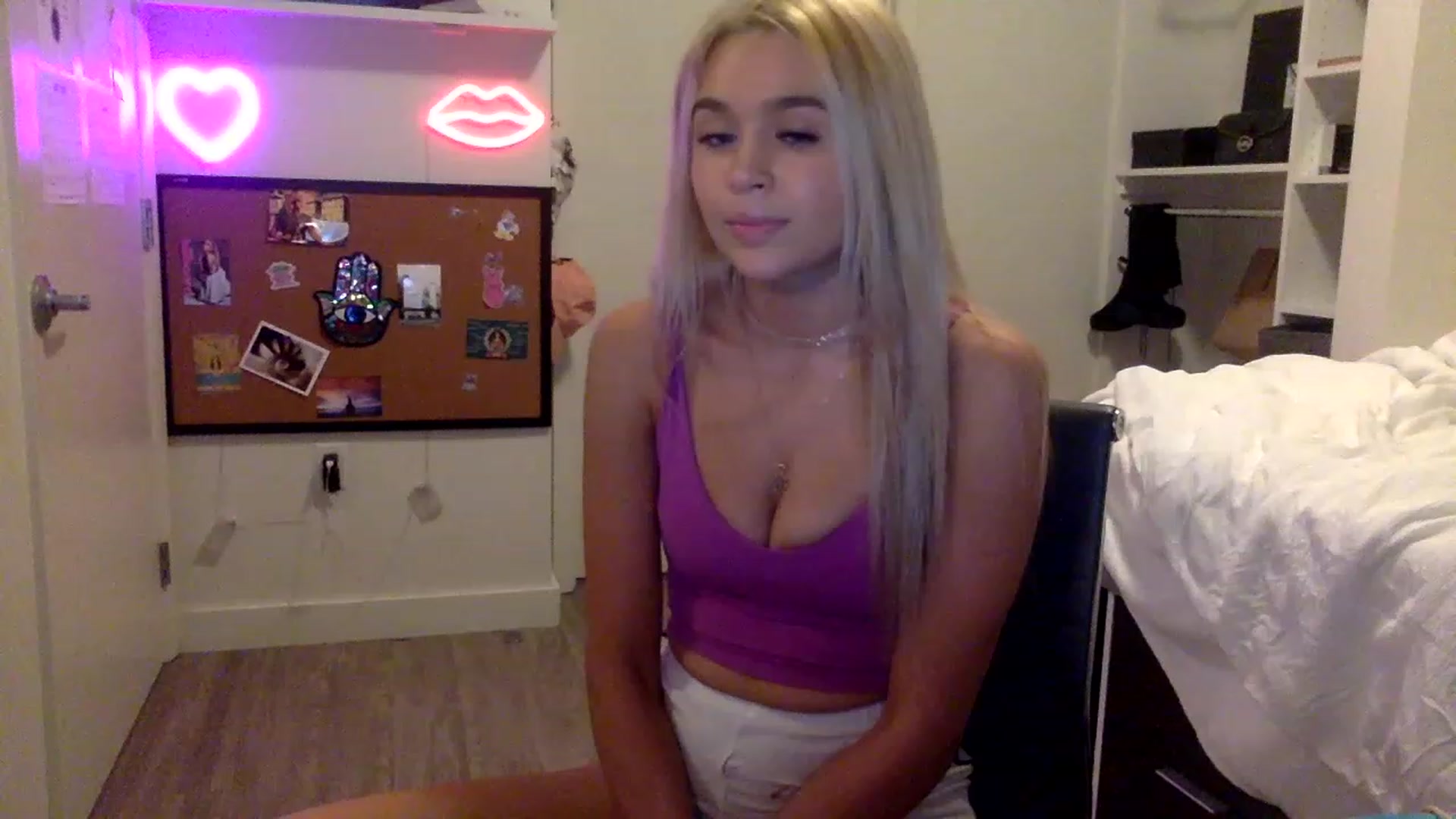 Gallery image thumbnail from sincerelypeny's myfreecams stream on, 05/20/2023, 05:04 image 20 of 20