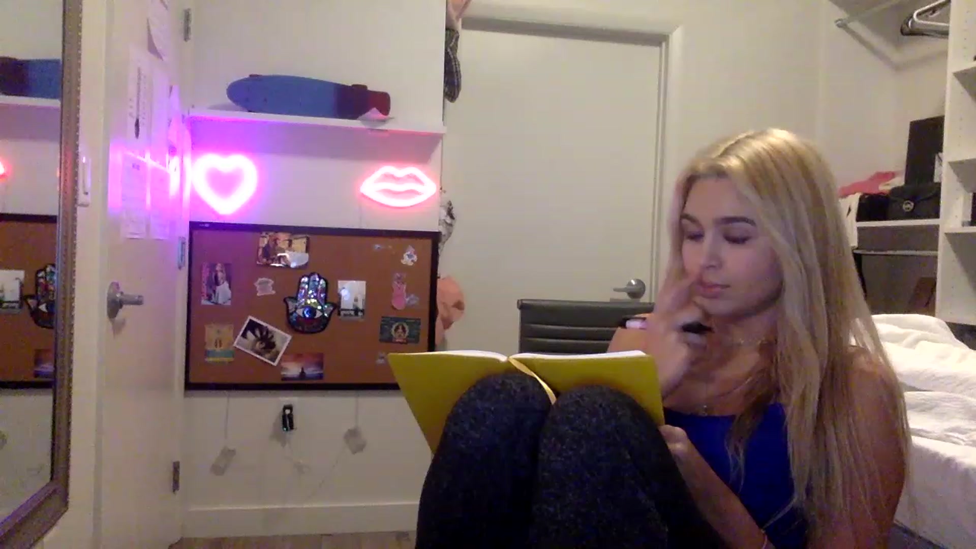 Gallery image thumbnail from sincerelypeny's myfreecams stream on, 05/21/2023, 02:16 image 13 of 20