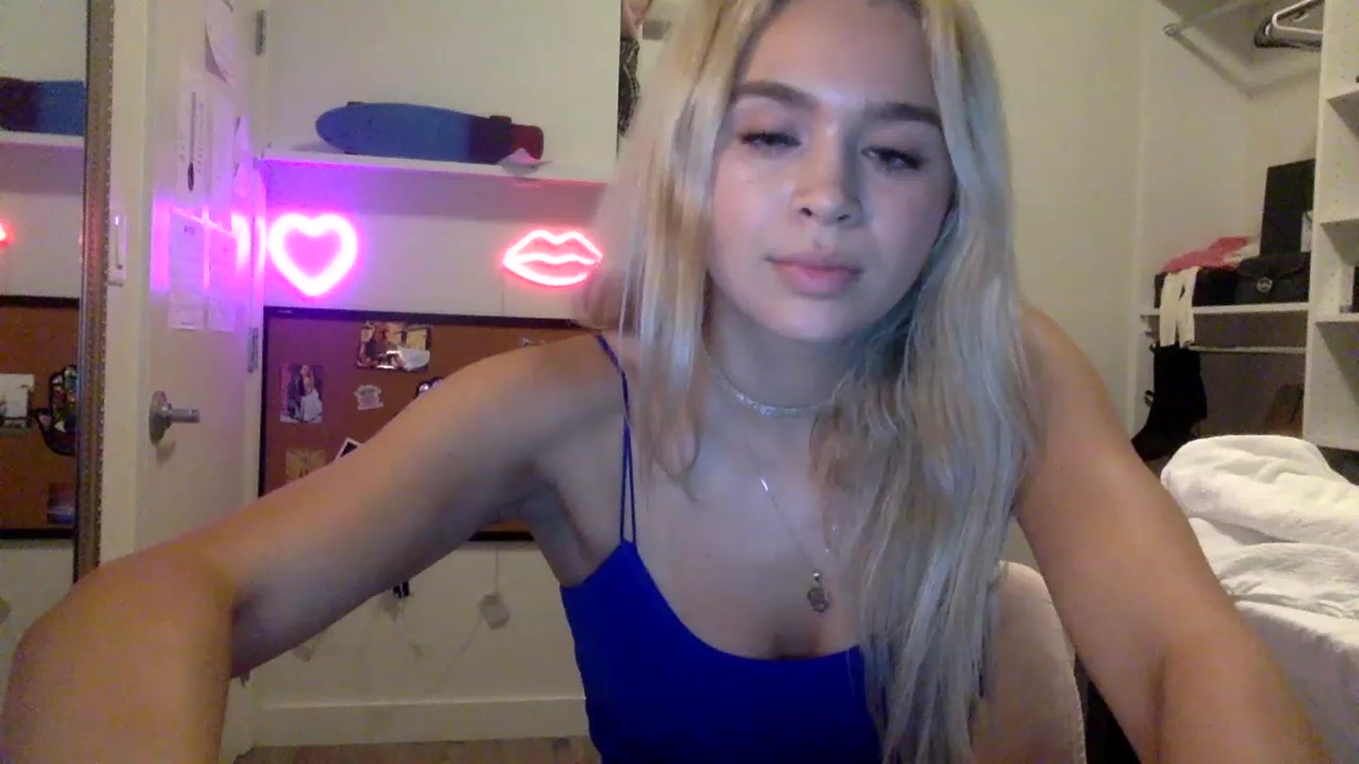 Gallery image thumbnail from sincerelypeny's myfreecams stream on, 05/21/2023, 02:16 image 7 of 20